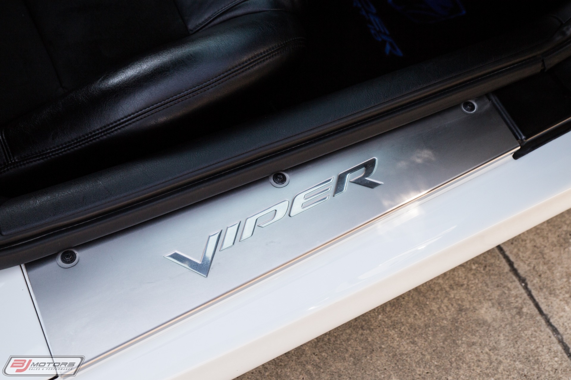 Used-2010-Dodge-Viper-SRT-10