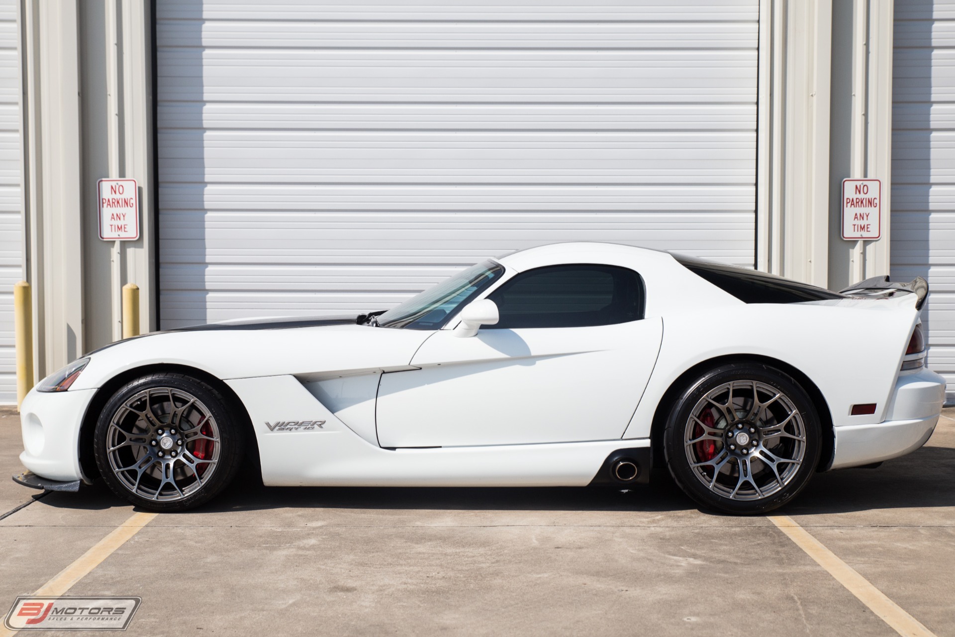 Used-2010-Dodge-Viper-SRT-10