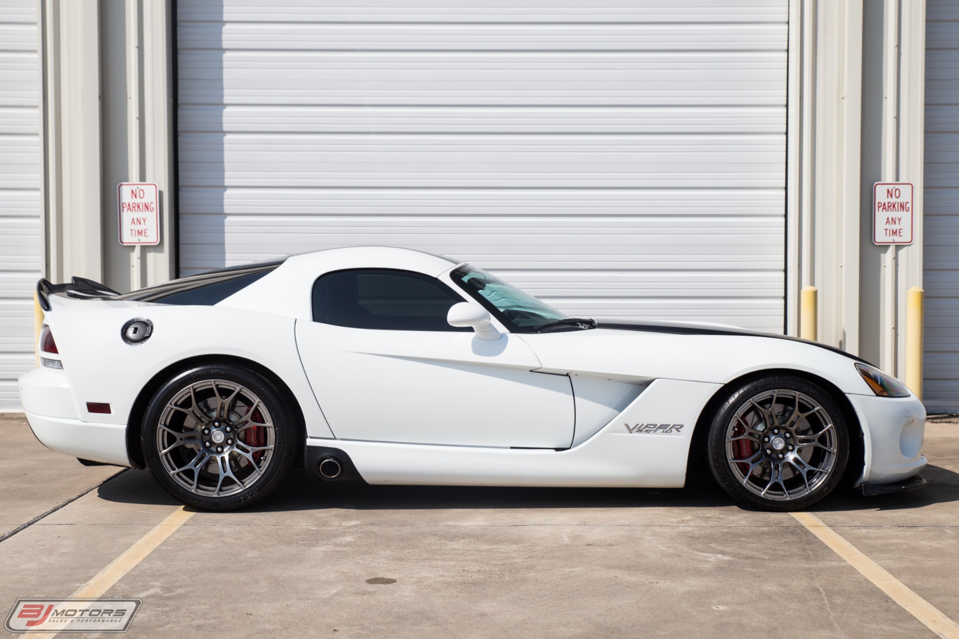 Used-2010-Dodge-Viper-SRT-10