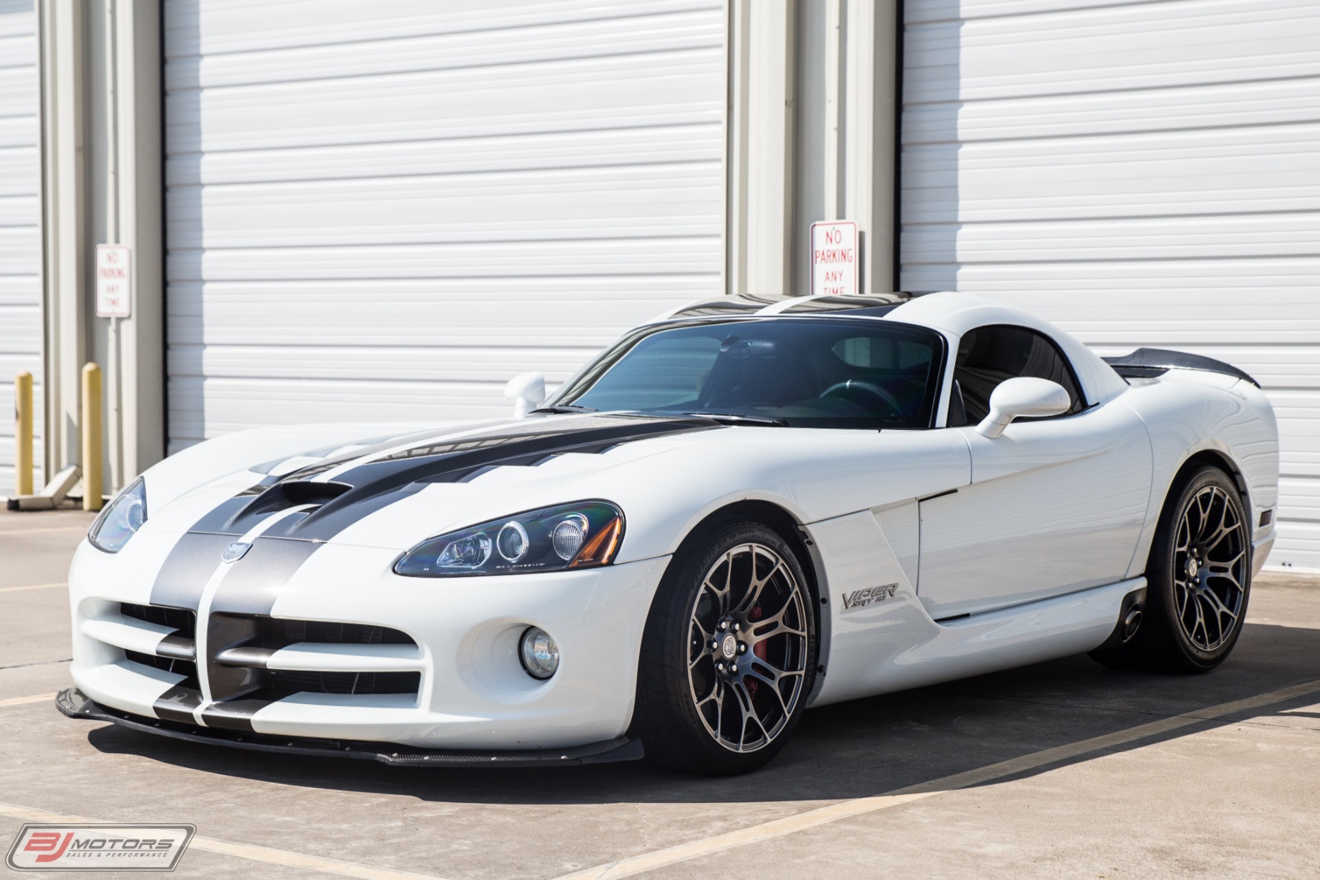 Used-2010-Dodge-Viper-SRT-10