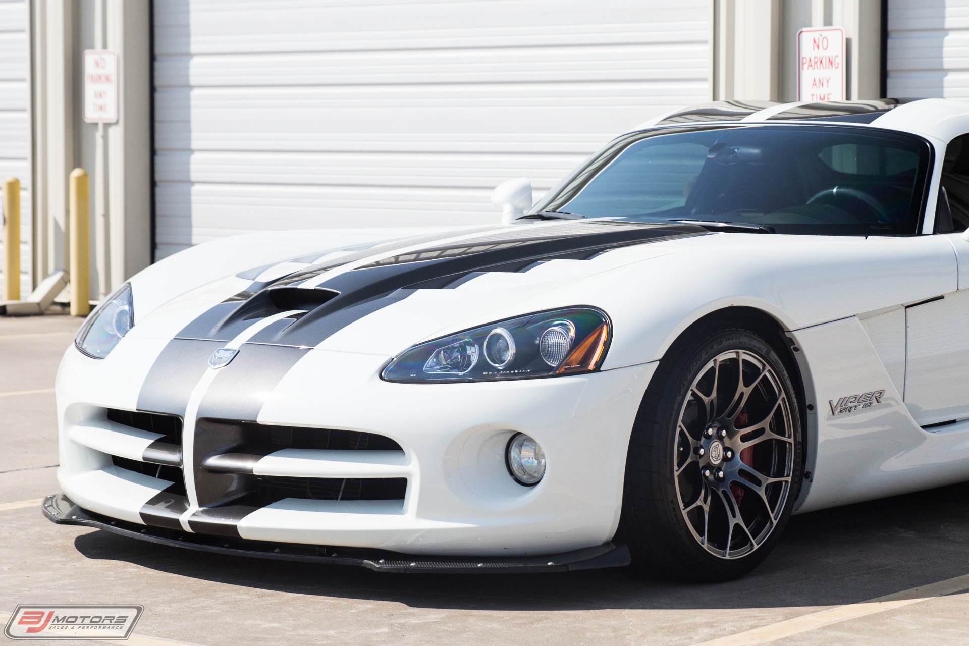 Used-2010-Dodge-Viper-SRT-10