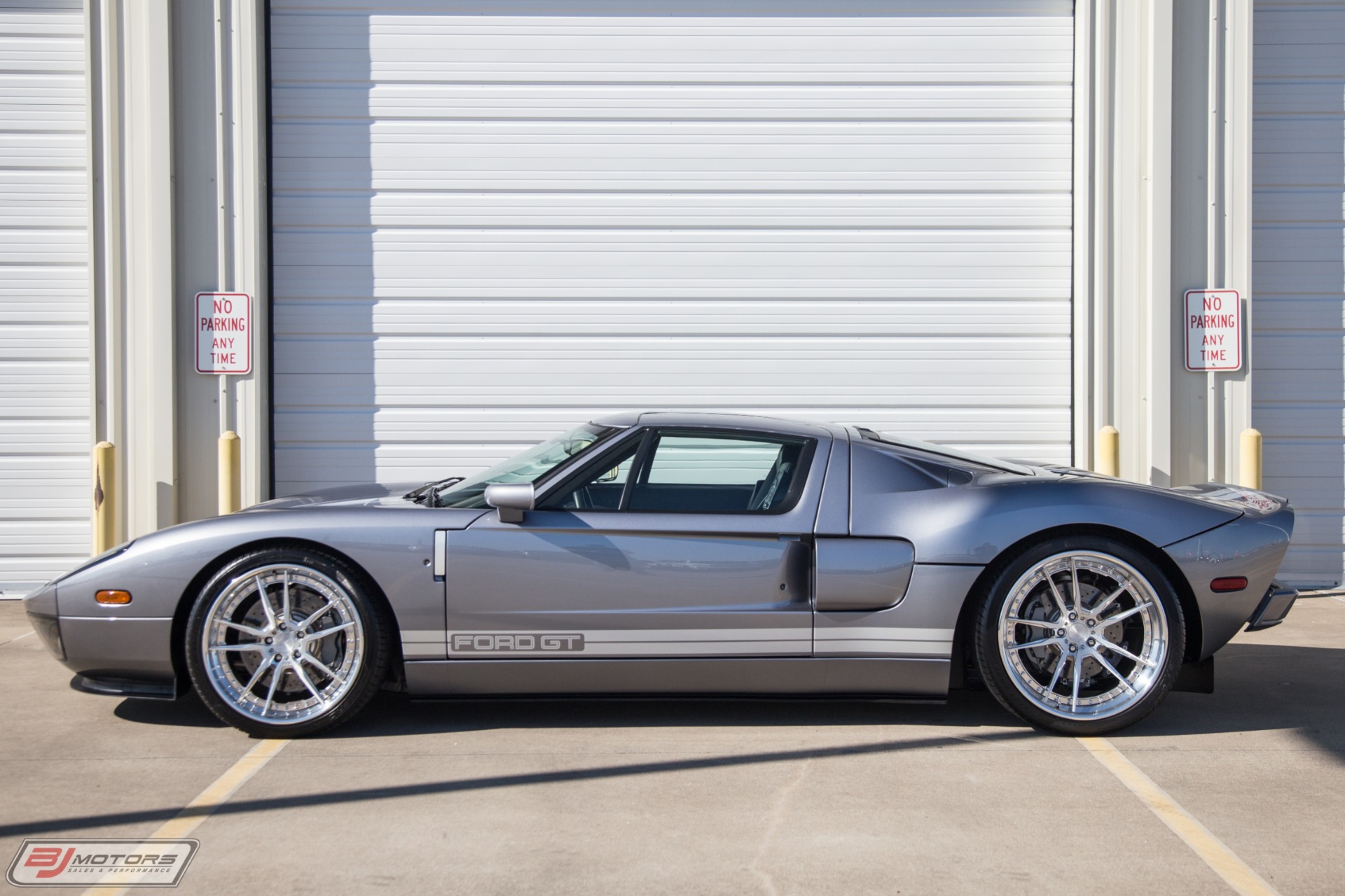 Used-2006-Ford-GT-Tungsten-4-Option-Car-with-Low-Miles
