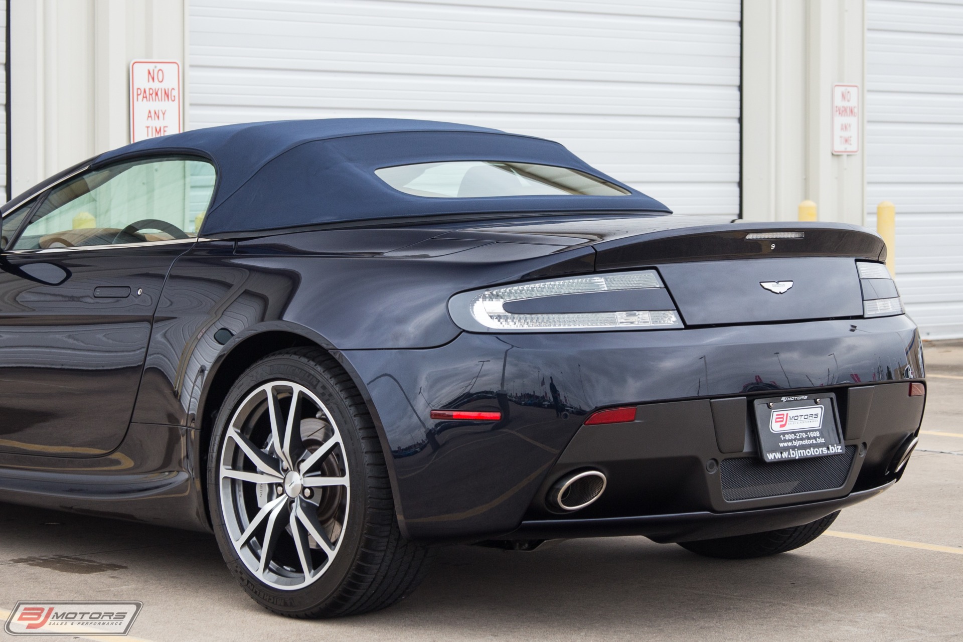 Used-2012-Aston-Martin-V8-Vantage-Roadster