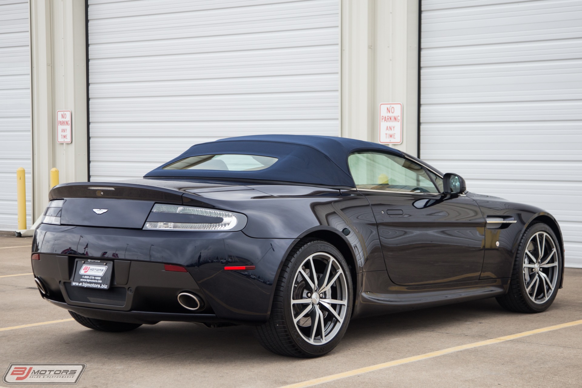 Used-2012-Aston-Martin-V8-Vantage-Roadster