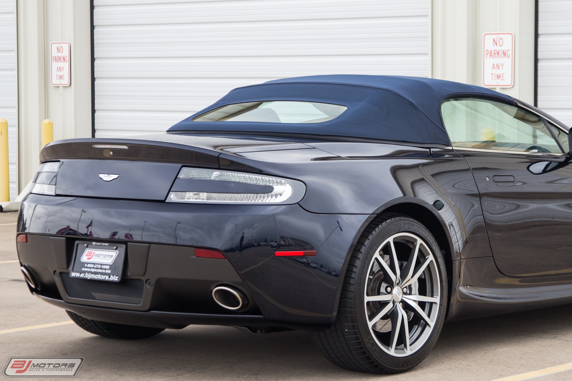 Used-2012-Aston-Martin-V8-Vantage-Roadster
