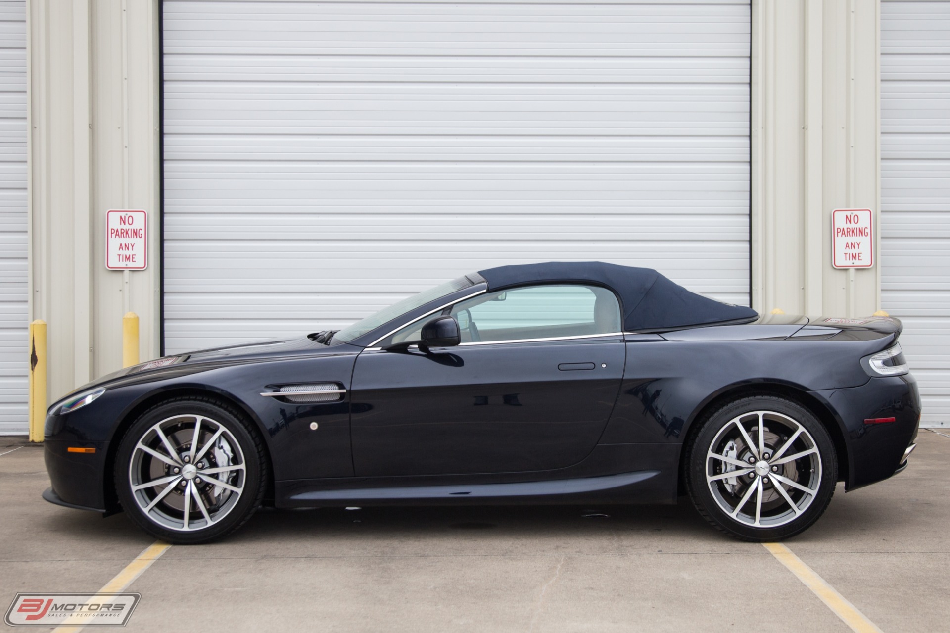 Used-2012-Aston-Martin-V8-Vantage-Roadster