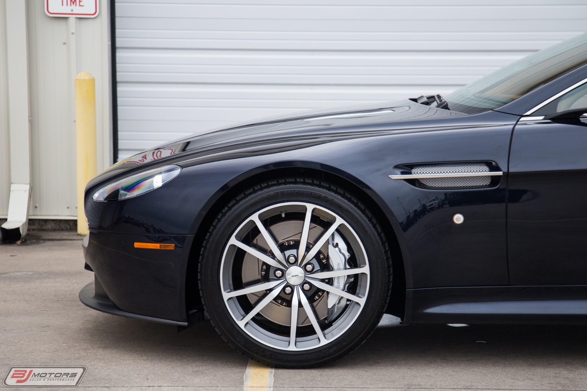 Used-2012-Aston-Martin-V8-Vantage-Roadster