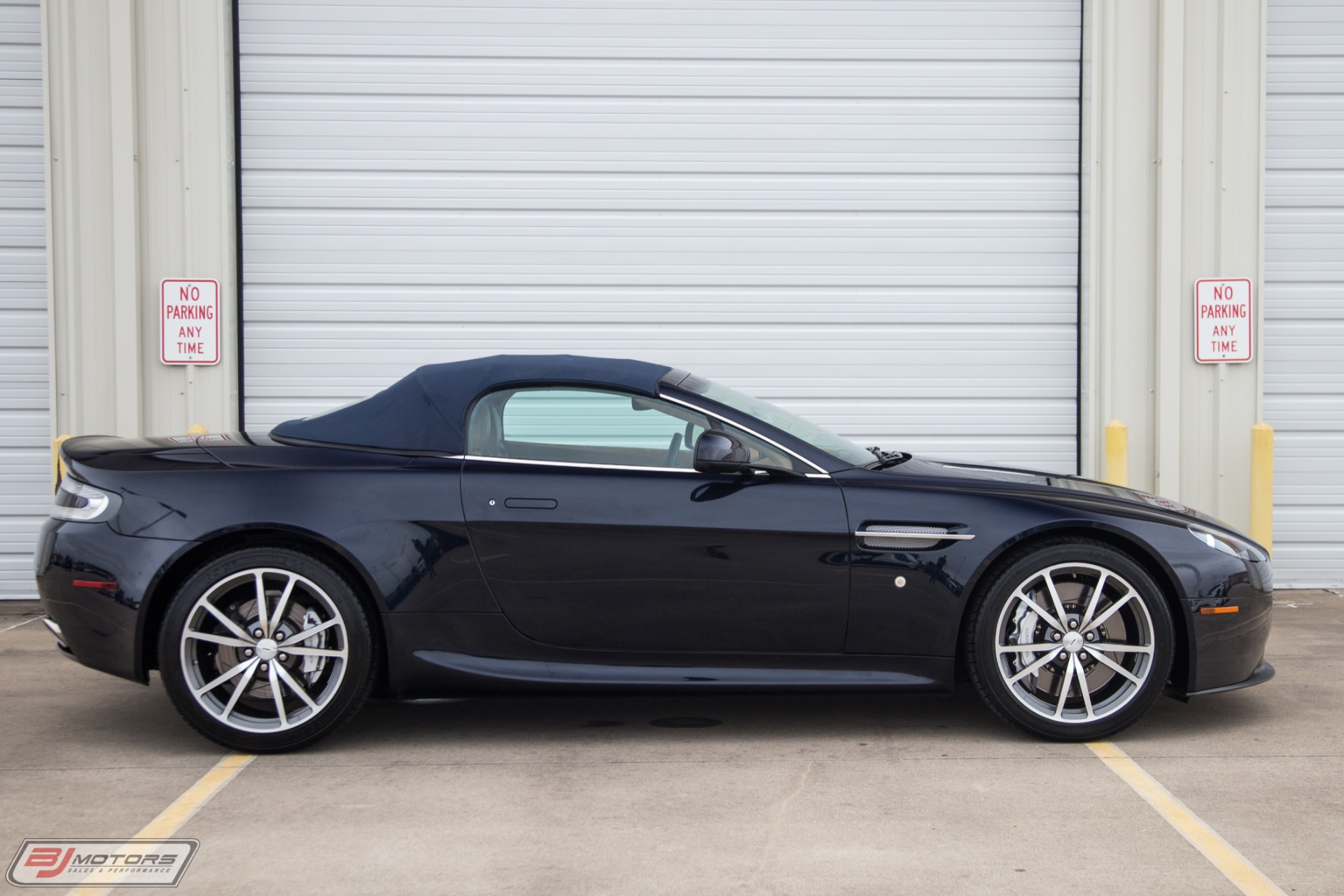 Used-2012-Aston-Martin-V8-Vantage-Roadster