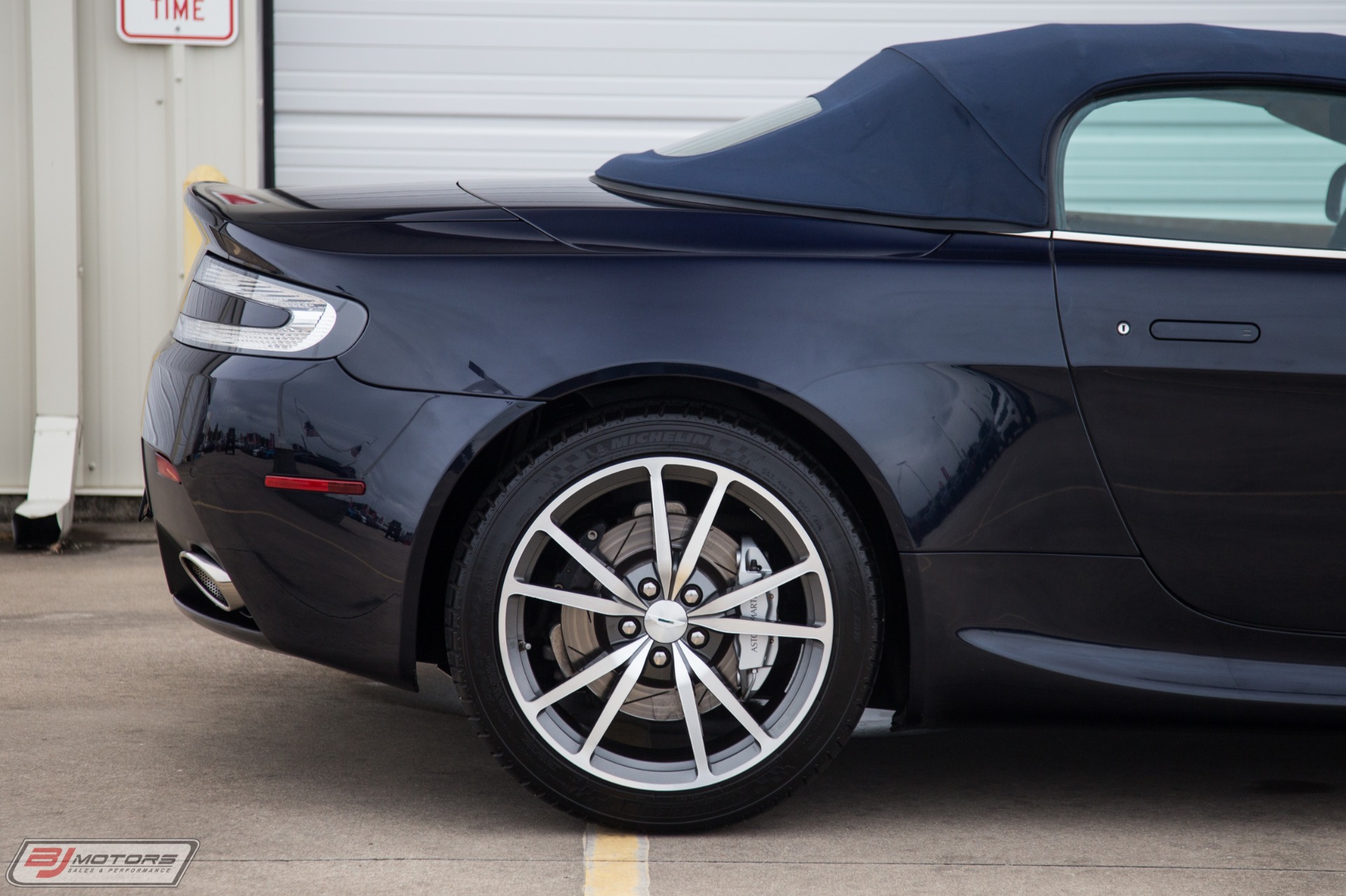 Used-2012-Aston-Martin-V8-Vantage-Roadster