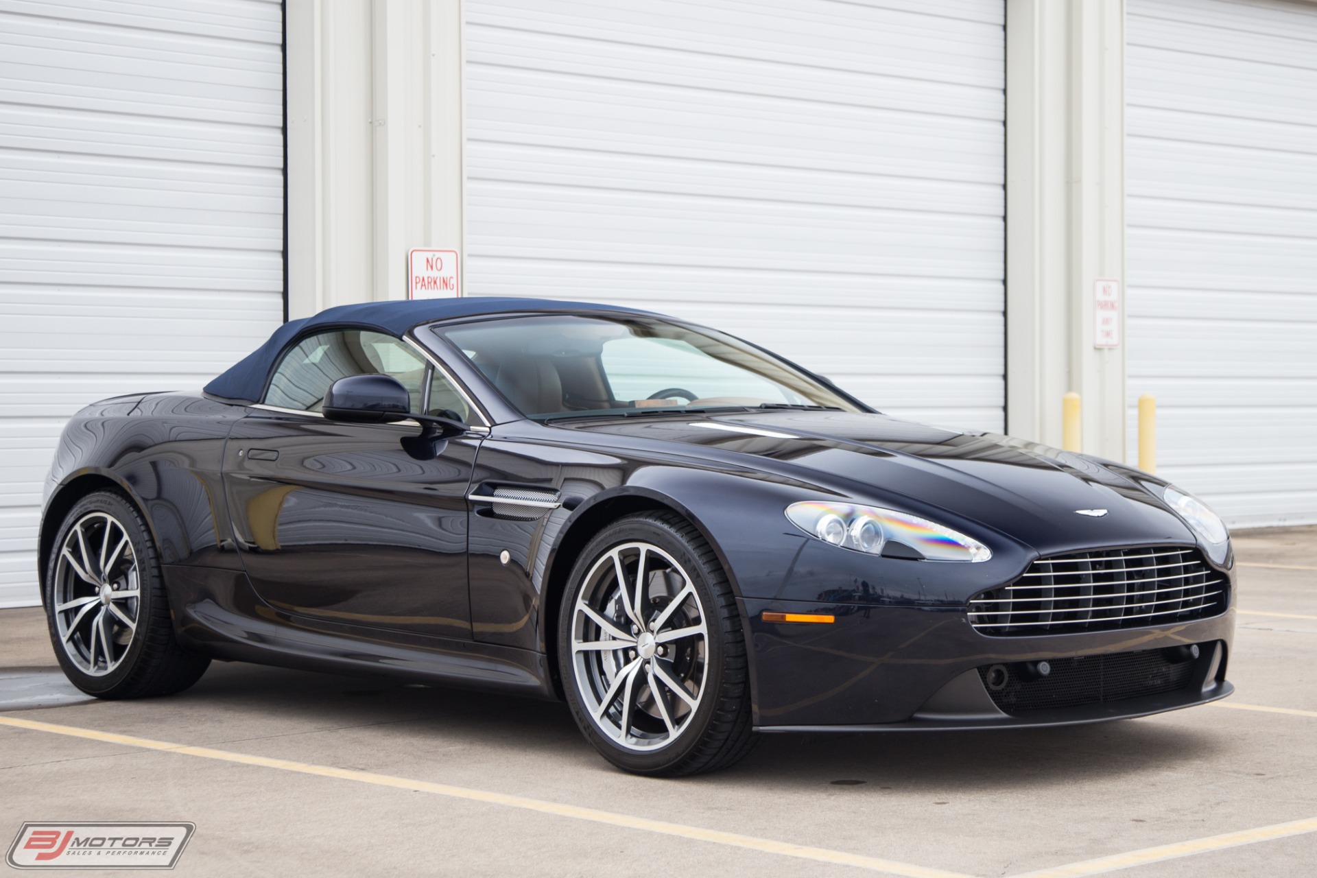 Used-2012-Aston-Martin-V8-Vantage-Roadster