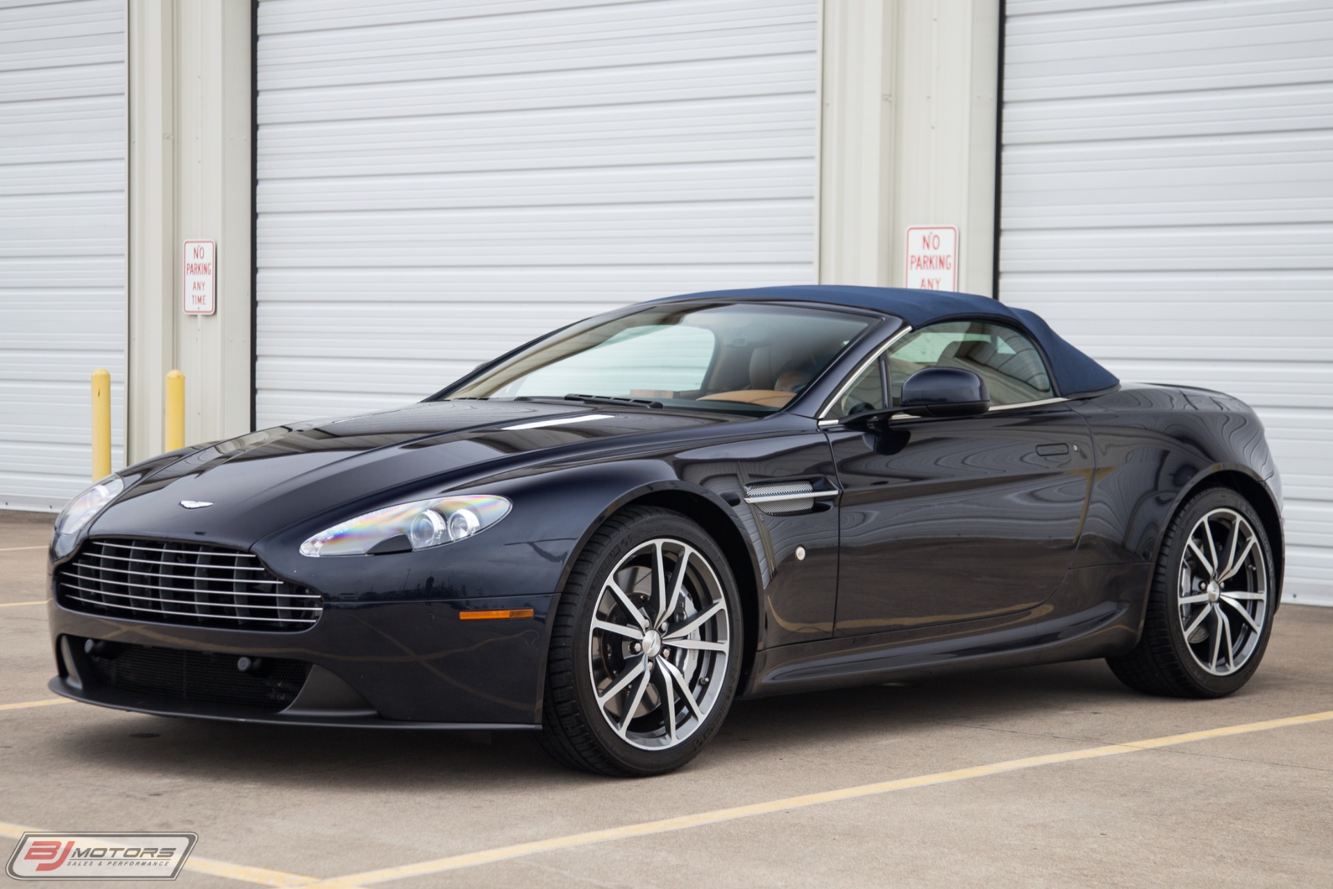 Used-2012-Aston-Martin-V8-Vantage-Roadster