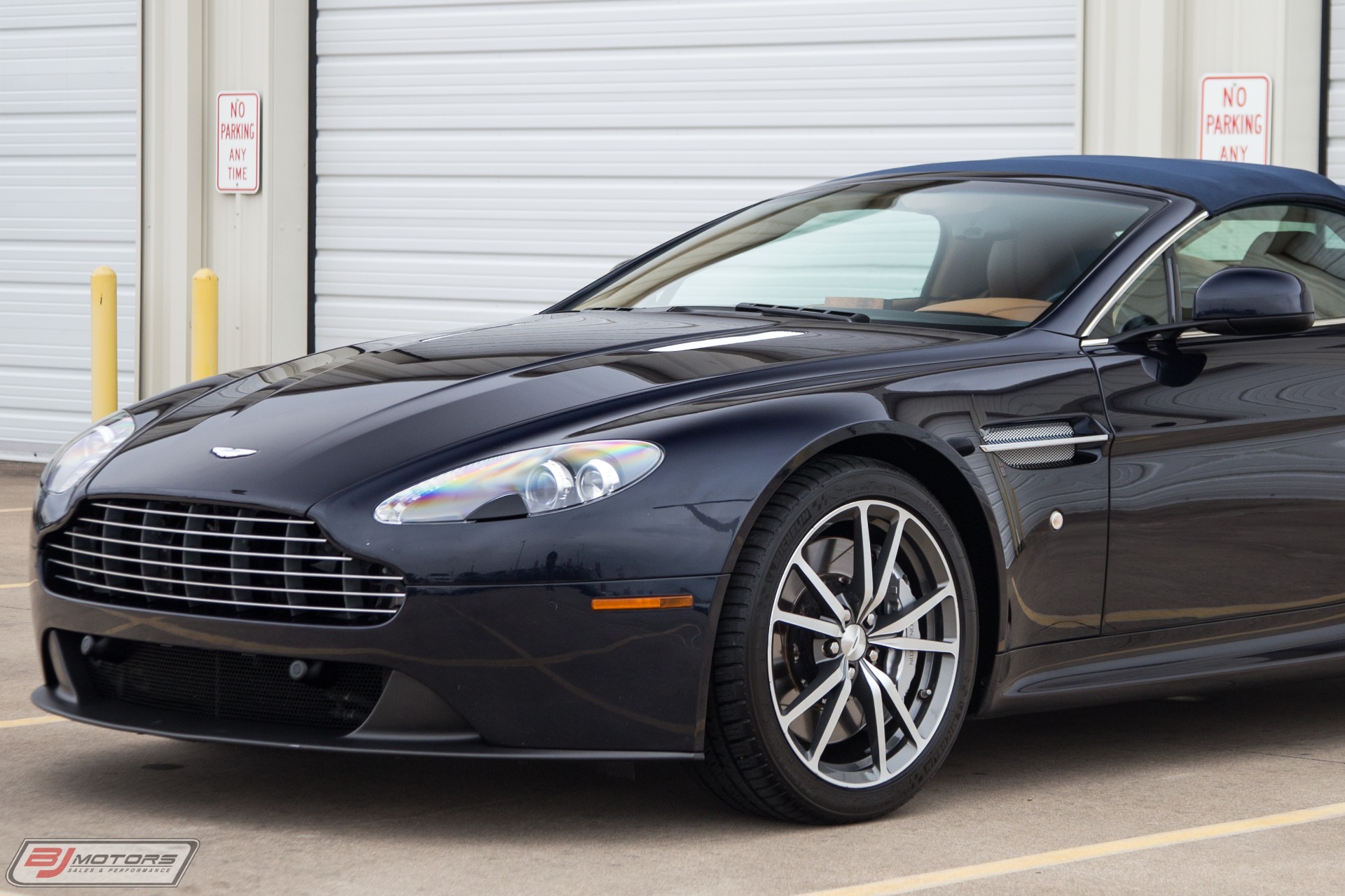 Used-2012-Aston-Martin-V8-Vantage-Roadster