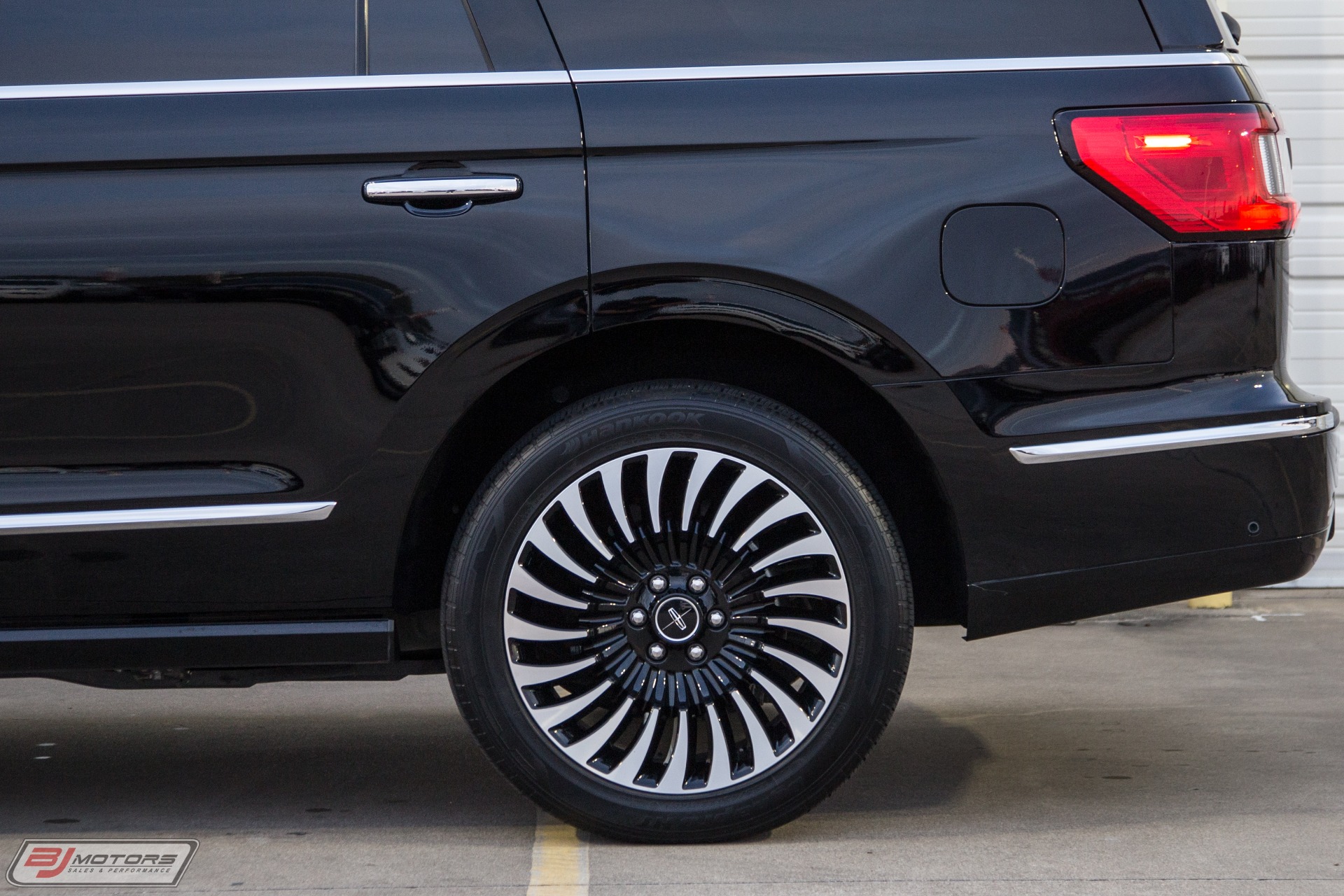 Used-2018-Lincoln-Navigator-Black-Label