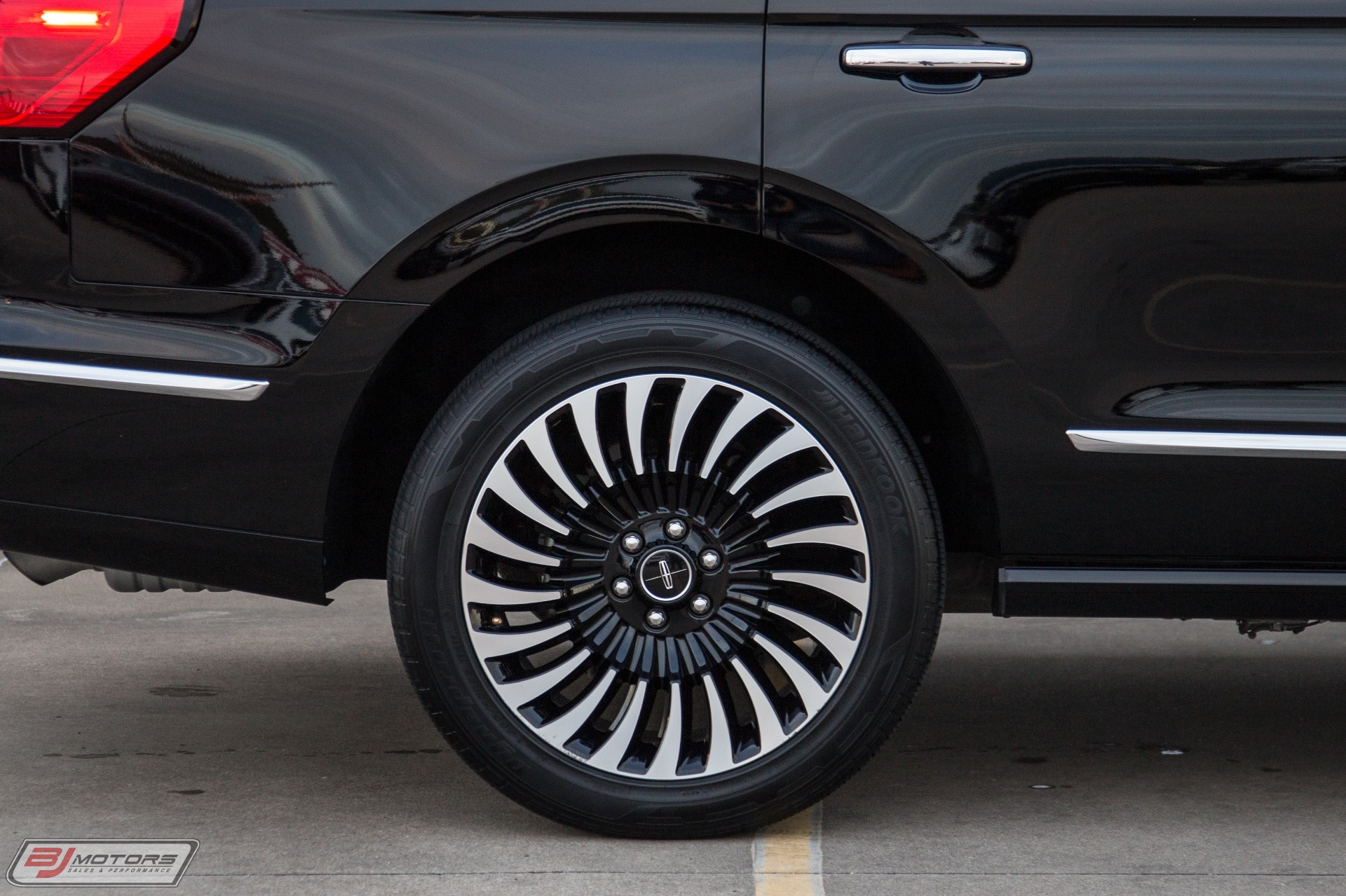 Used-2018-Lincoln-Navigator-Black-Label