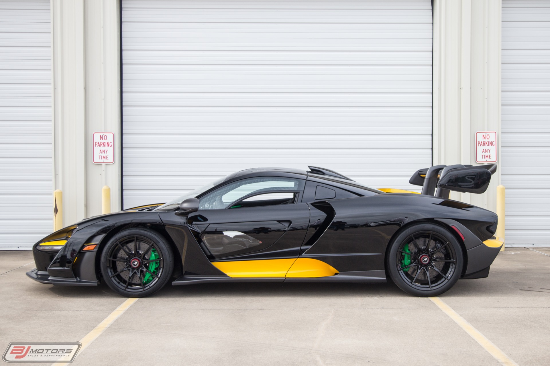 Used-2019-McLaren-Senna-MSO-Bespoke-Jet-Black-Paint