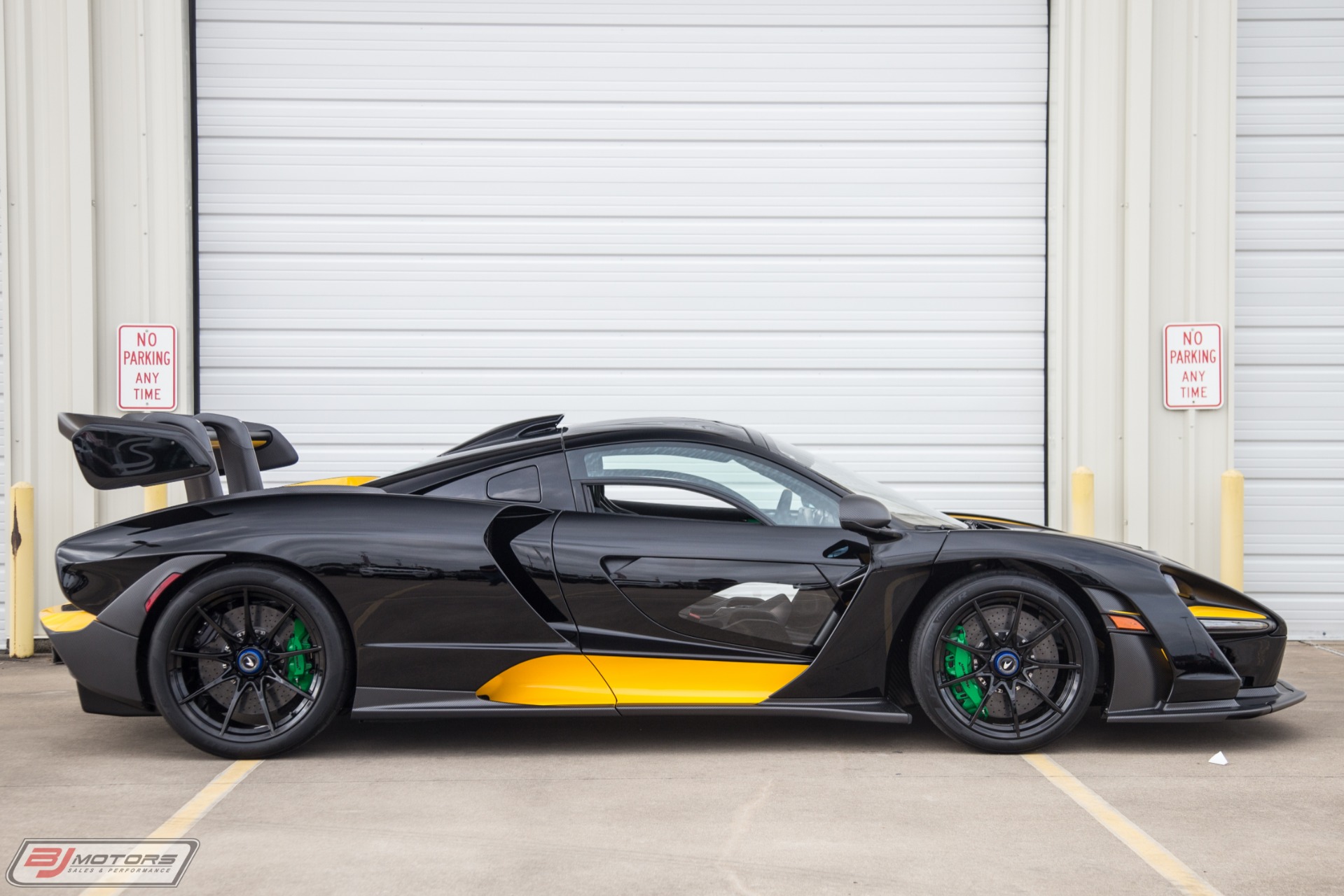 Used-2019-McLaren-Senna-MSO-Bespoke-Jet-Black-Paint