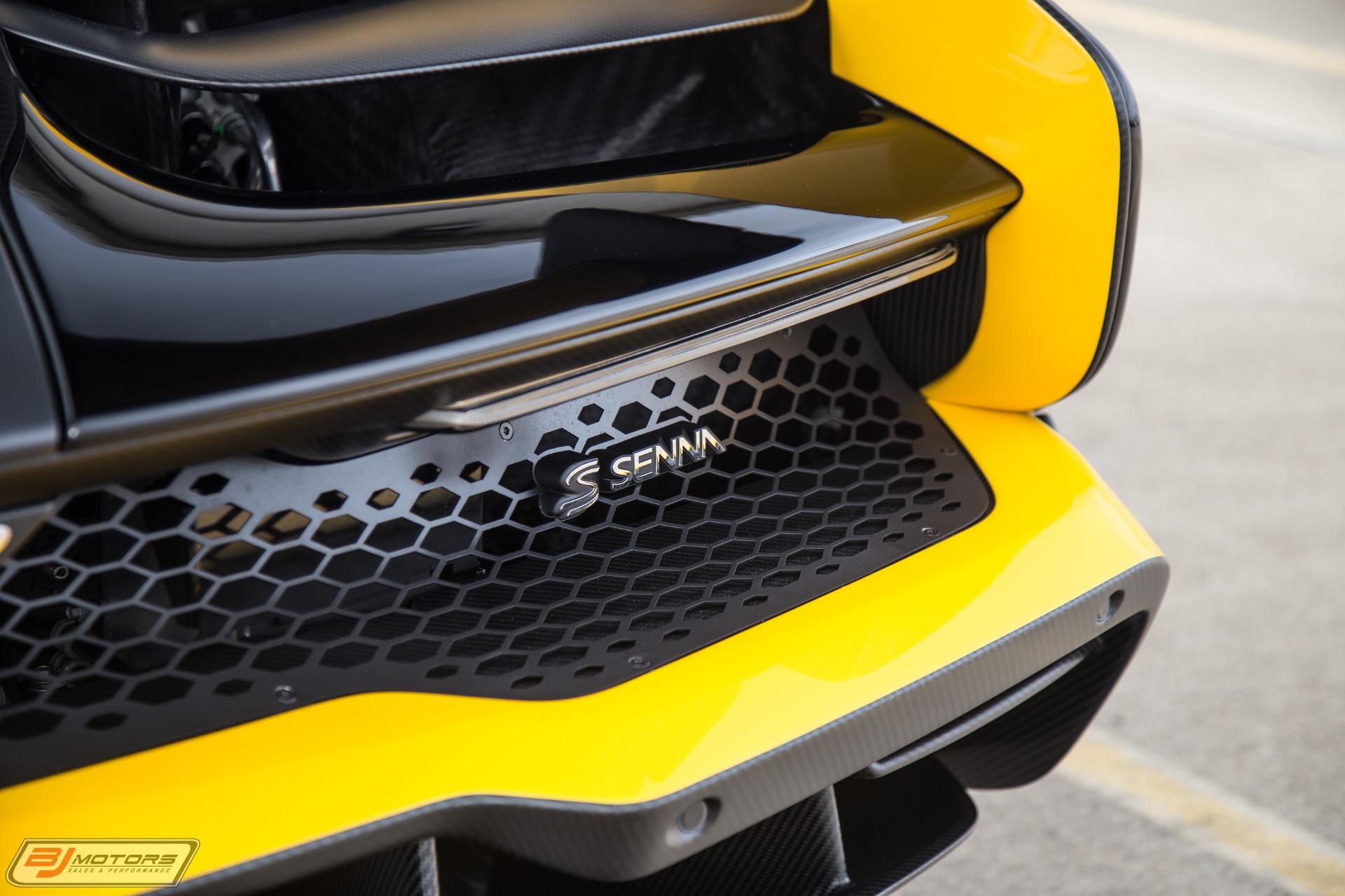 Used-2019-McLaren-Senna-MSO-Bespoke-Jet-Black-Paint