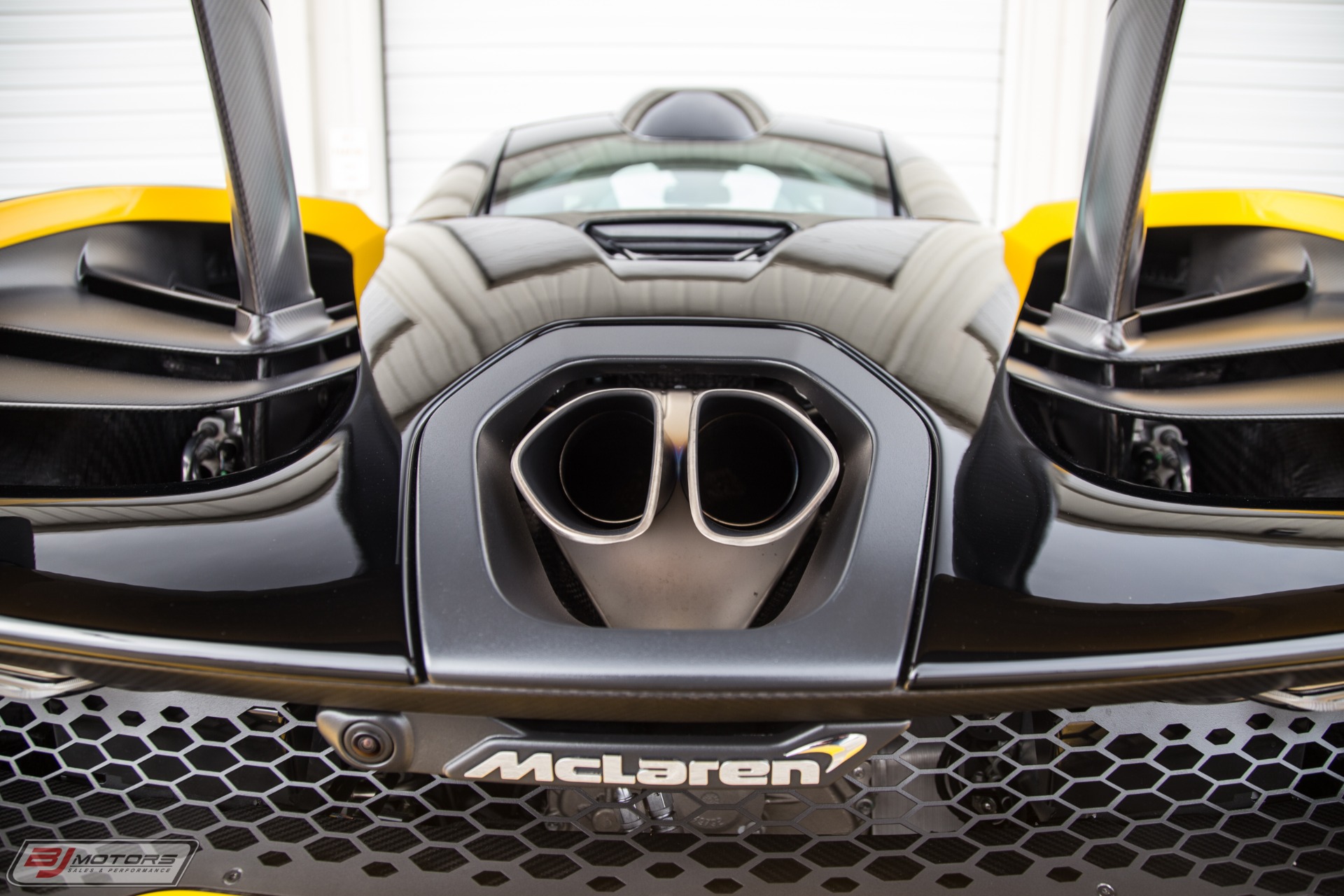 Used-2019-McLaren-Senna-MSO-Bespoke-Jet-Black-Paint