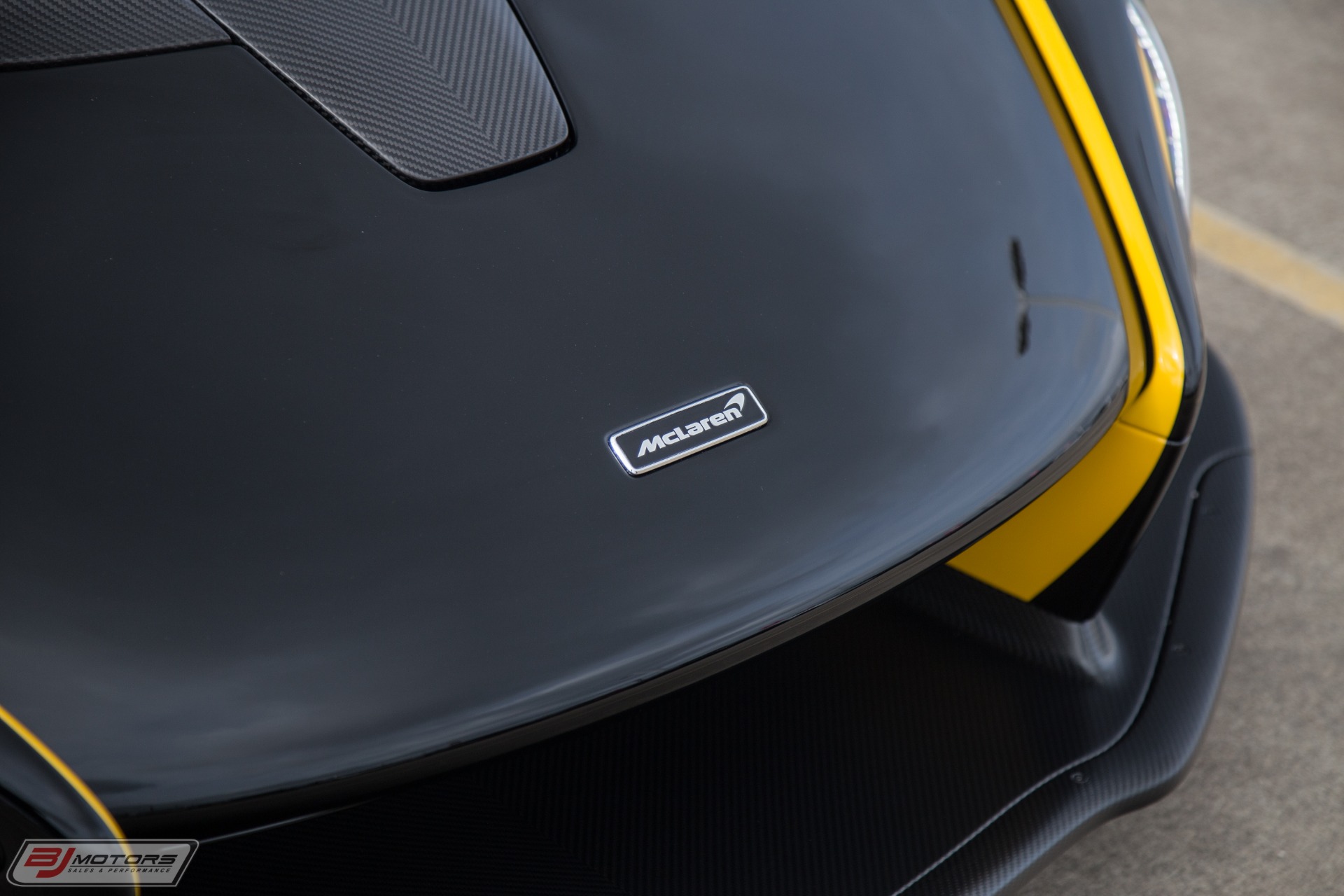 Used-2019-McLaren-Senna-MSO-Bespoke-Jet-Black-Paint