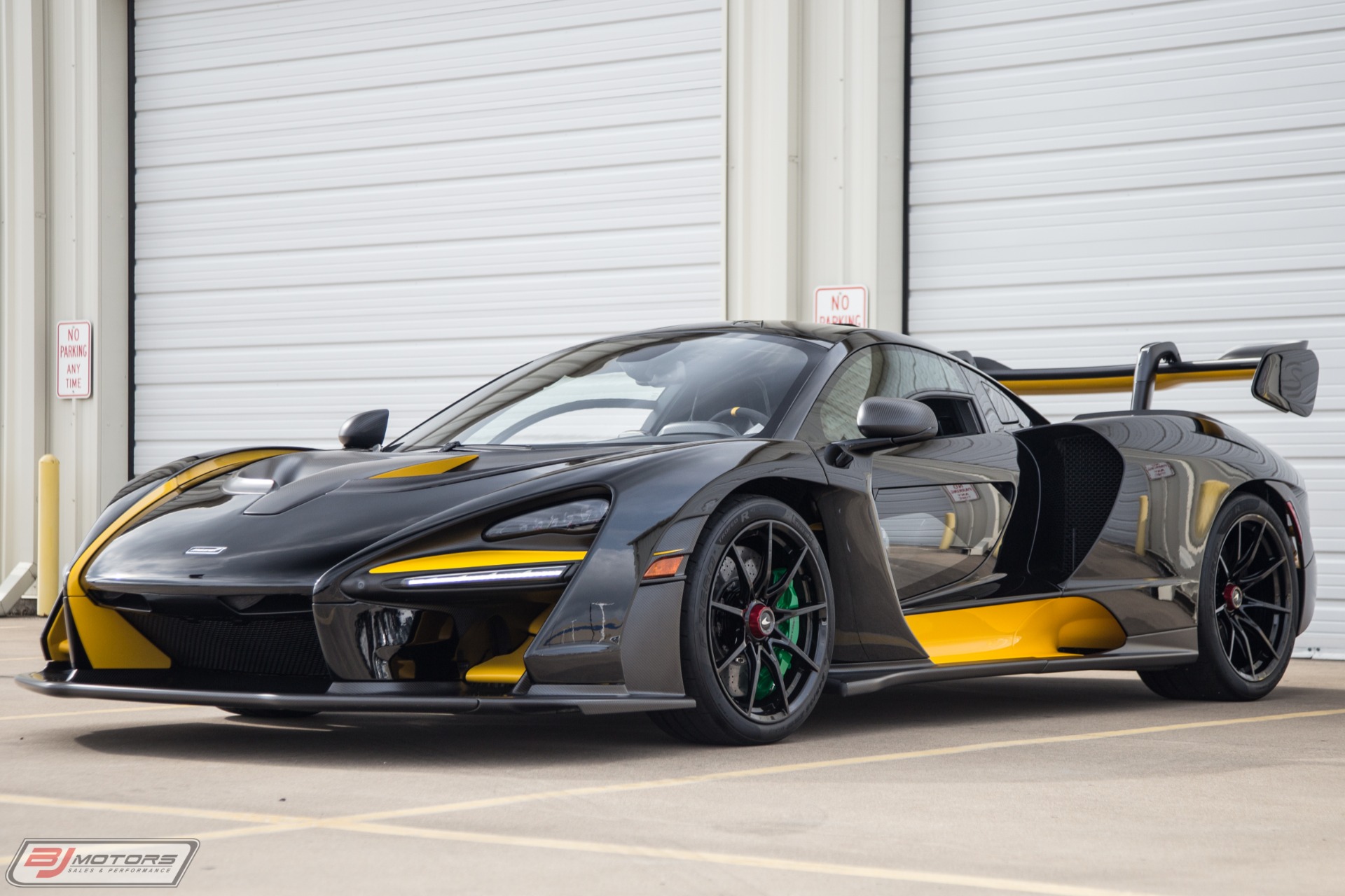 Used-2019-McLaren-Senna-MSO-Bespoke-Jet-Black-Paint