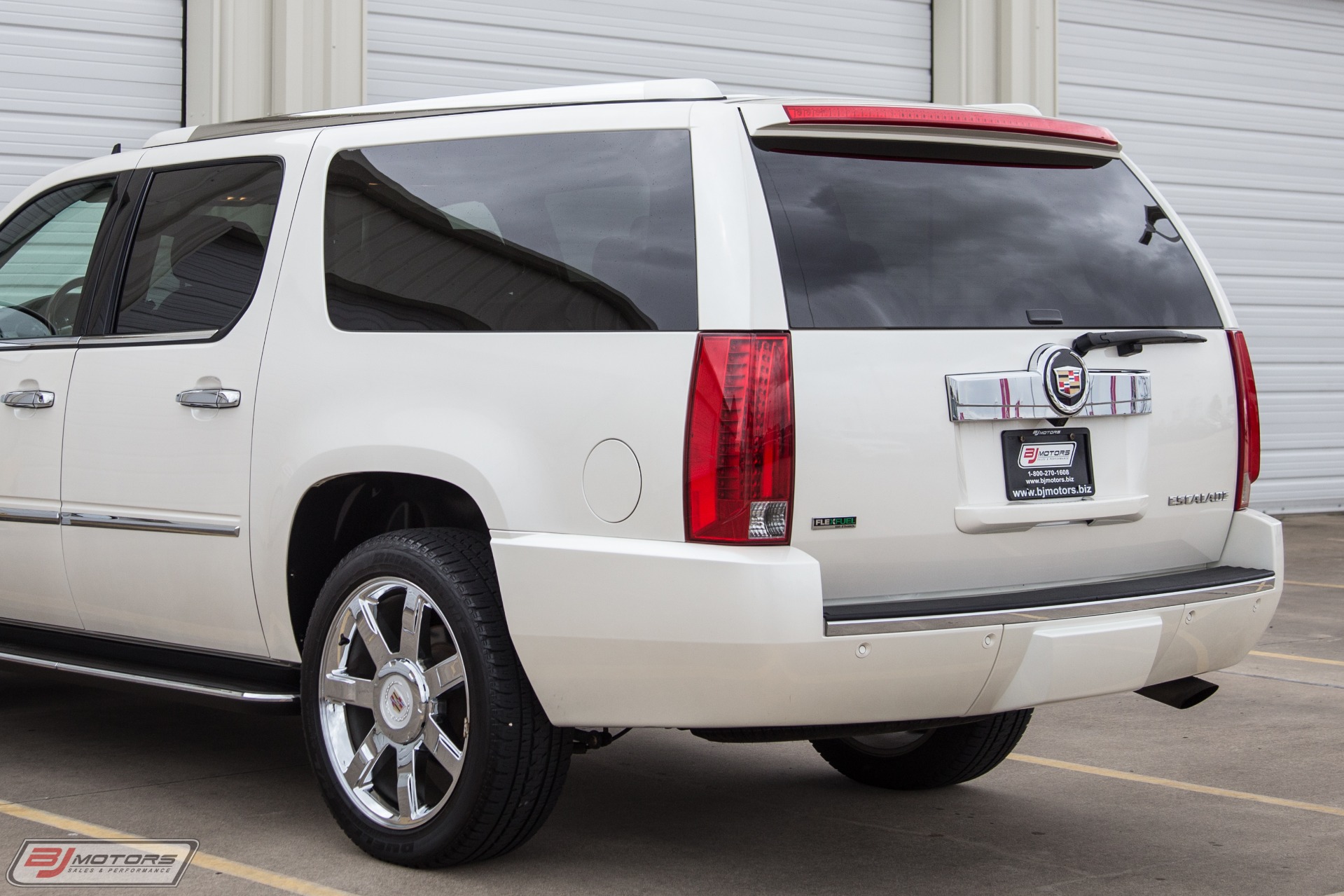 Used-2012-Cadillac-Escalade-ESV-Luxury