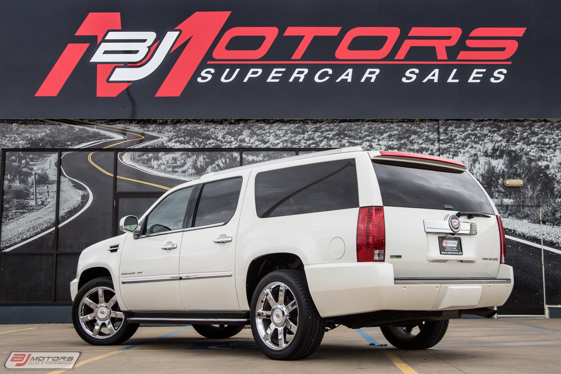 Used-2012-Cadillac-Escalade-ESV-Luxury