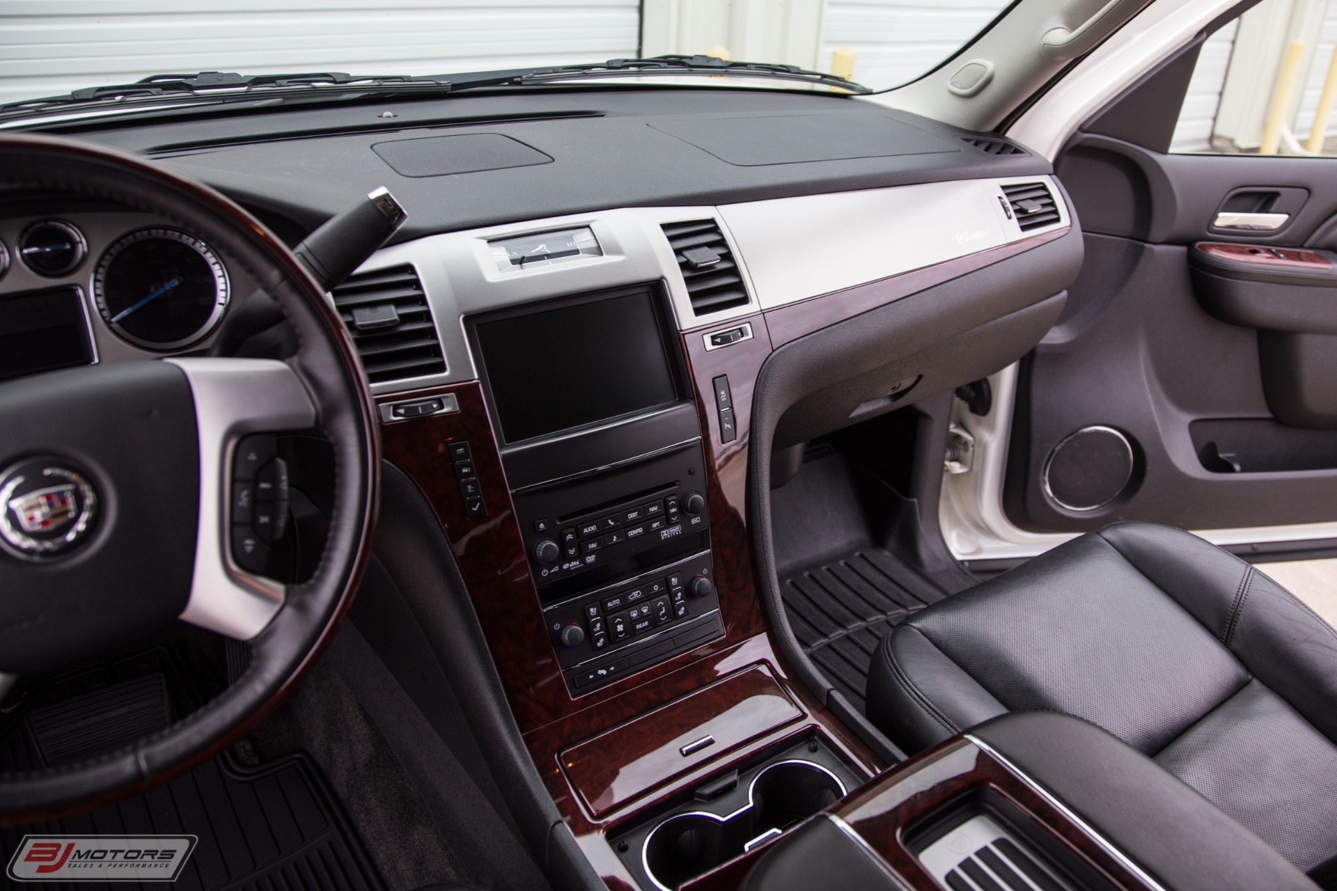 Used-2012-Cadillac-Escalade-ESV-Luxury