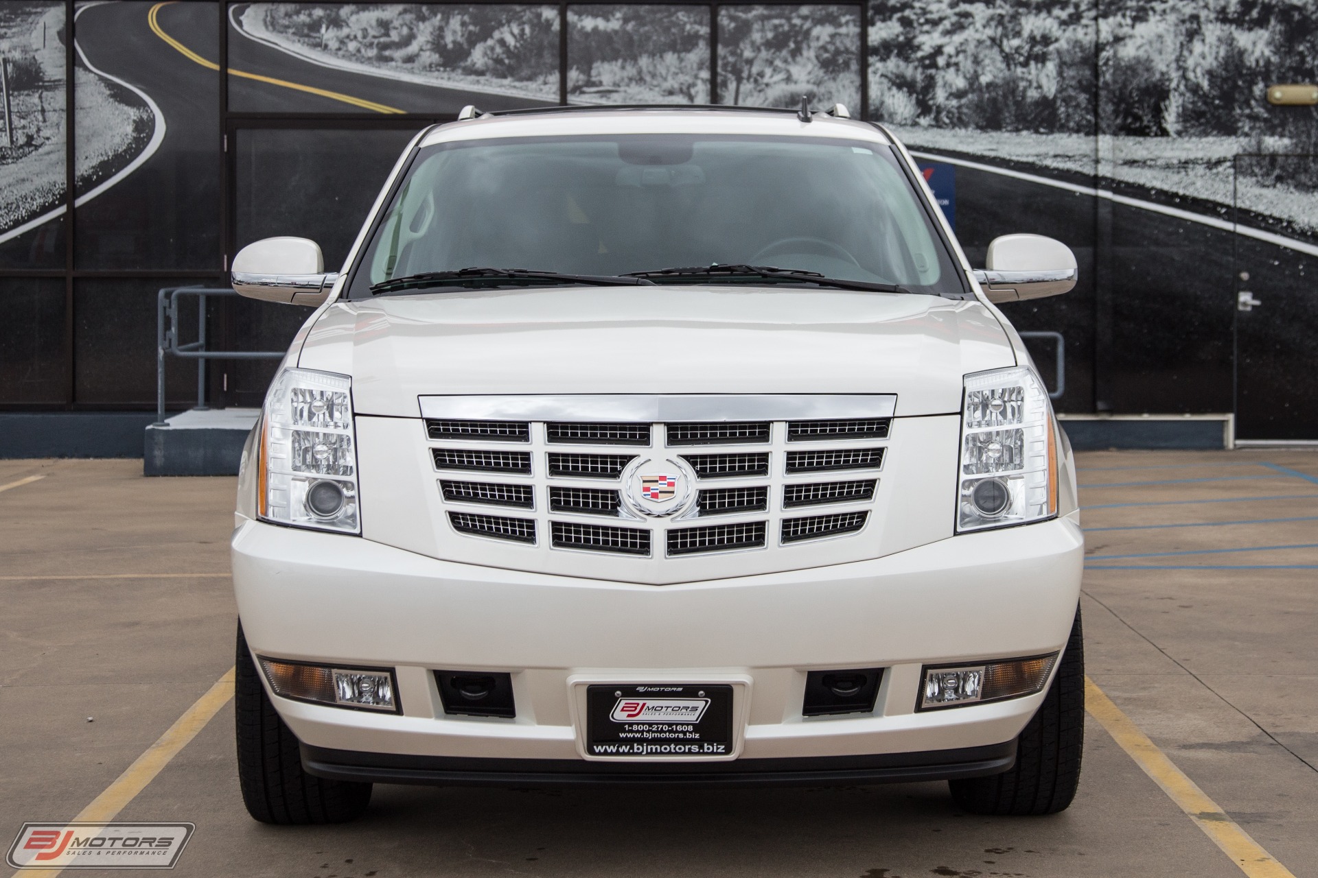 Used-2012-Cadillac-Escalade-ESV-Luxury