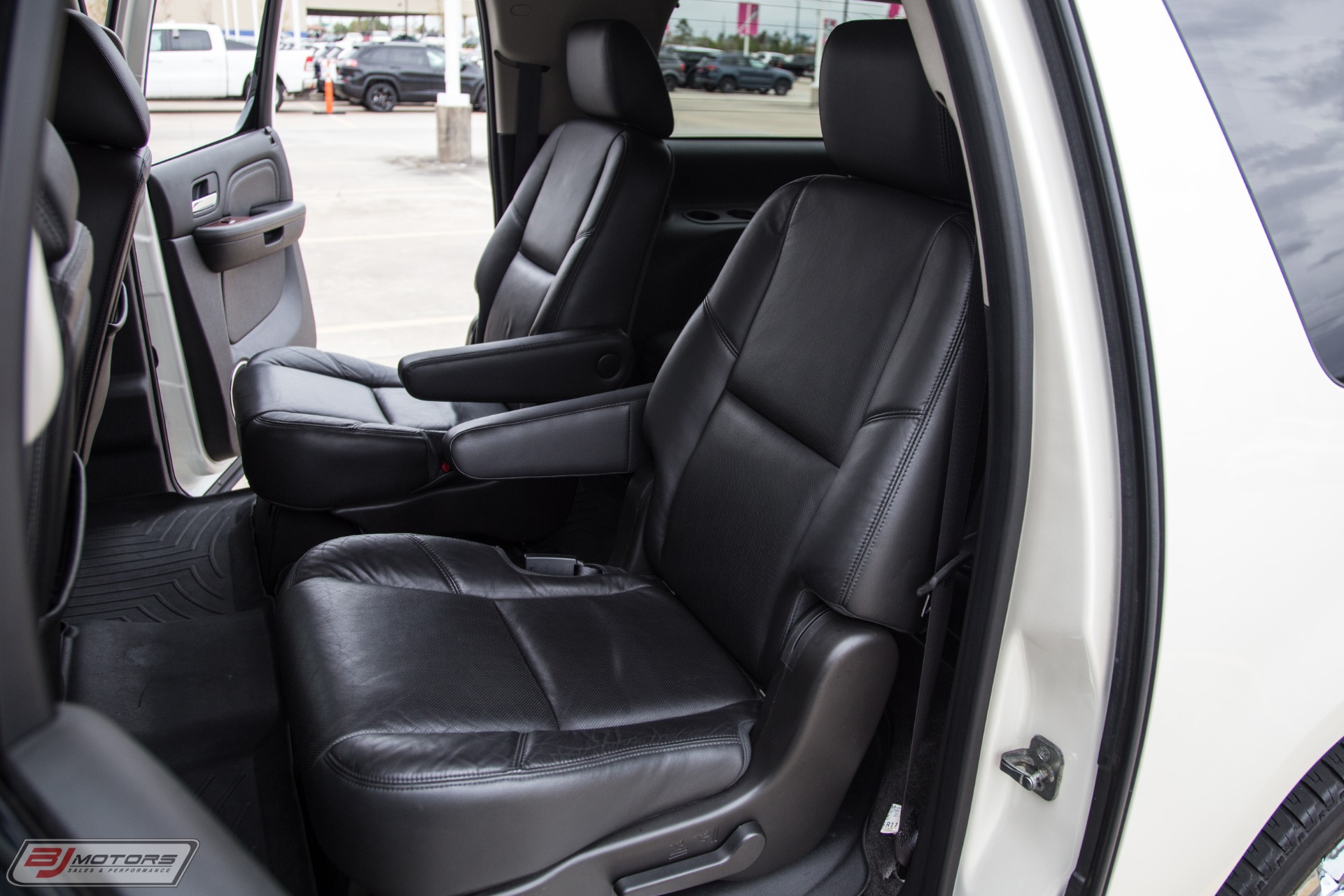 Used-2012-Cadillac-Escalade-ESV-Luxury