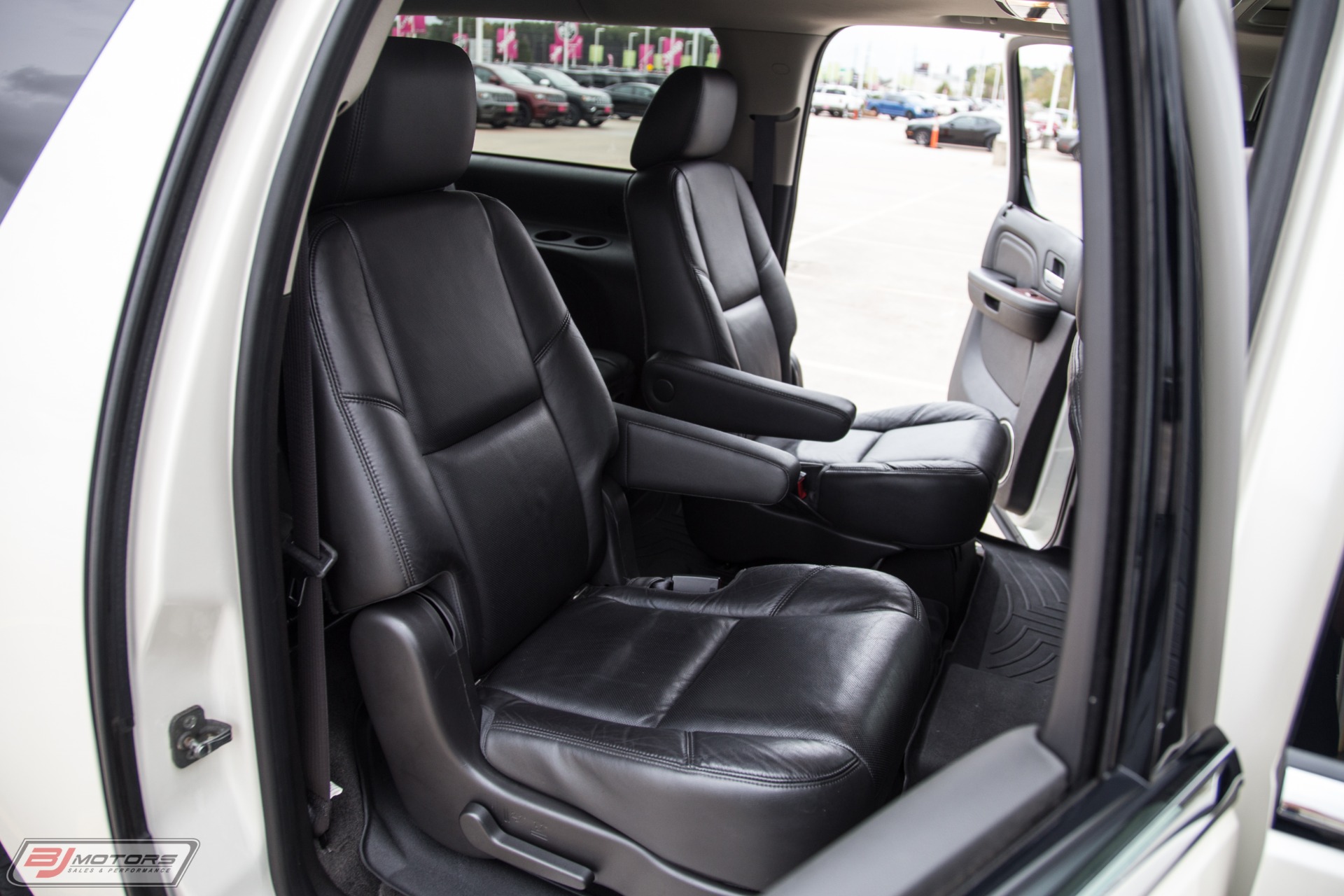 Used-2012-Cadillac-Escalade-ESV-Luxury