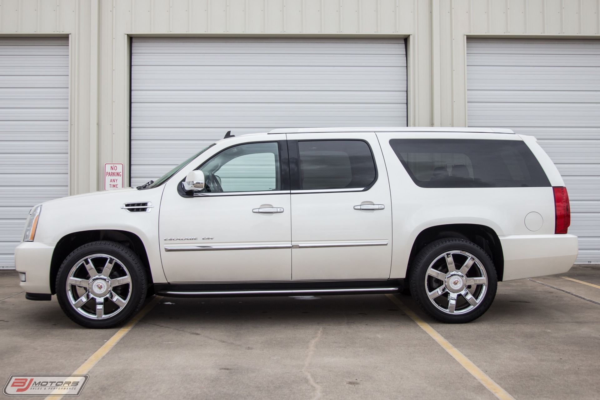 Used-2012-Cadillac-Escalade-ESV-Luxury