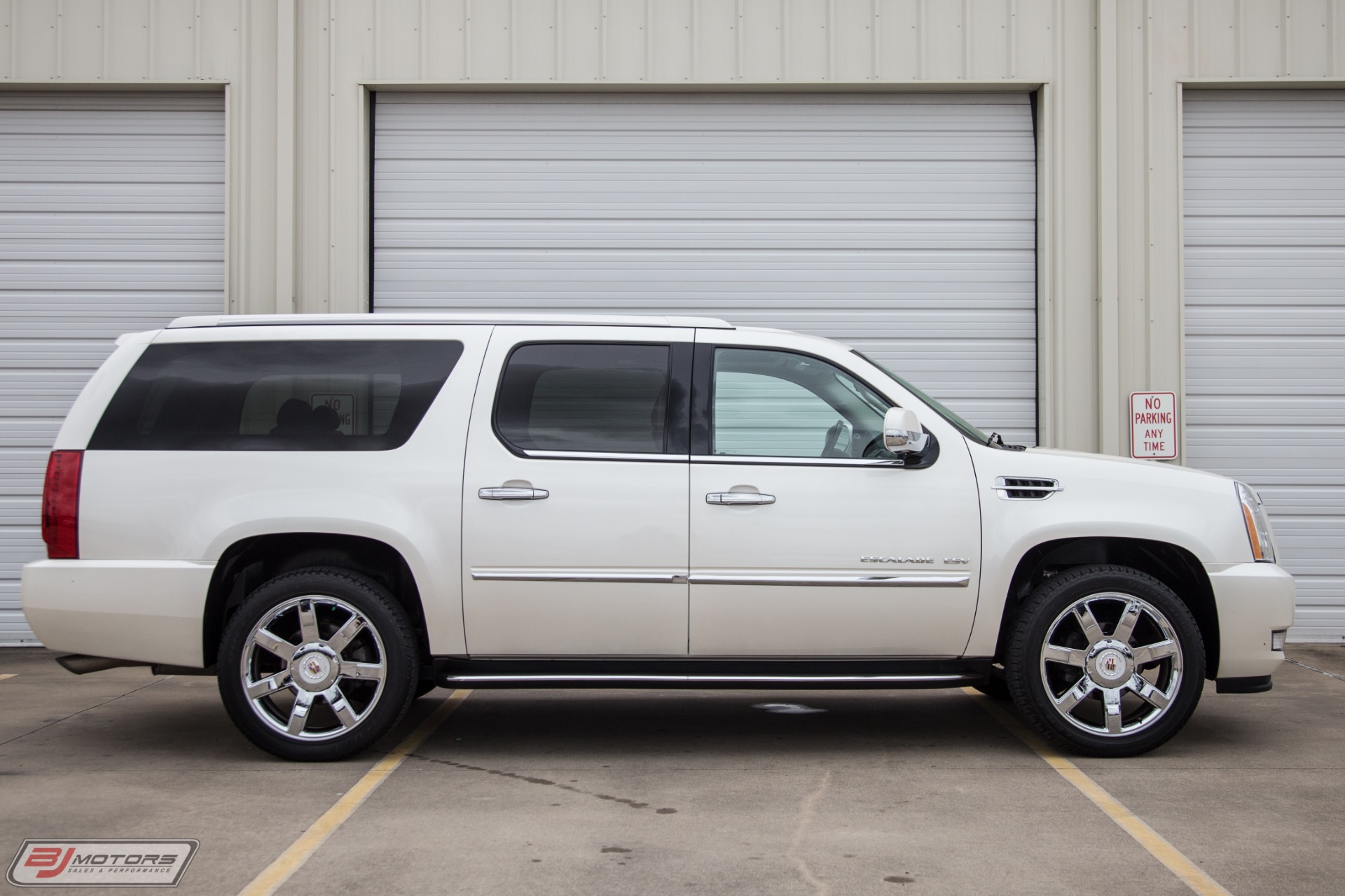 Used-2012-Cadillac-Escalade-ESV-Luxury