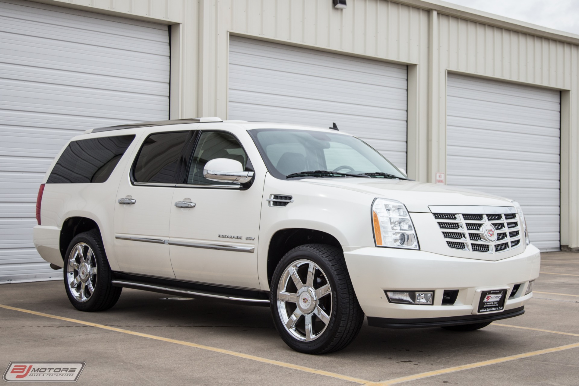 Used-2012-Cadillac-Escalade-ESV-Luxury