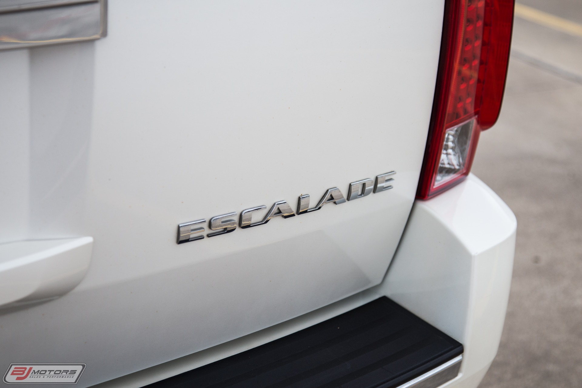 Used-2012-Cadillac-Escalade-ESV-Luxury