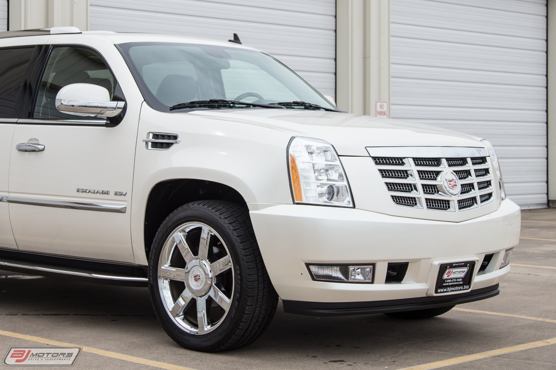 Used-2012-Cadillac-Escalade-ESV-Luxury