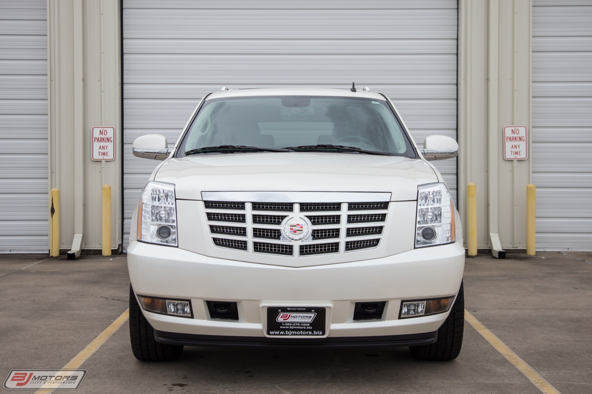 Used-2012-Cadillac-Escalade-ESV-Luxury