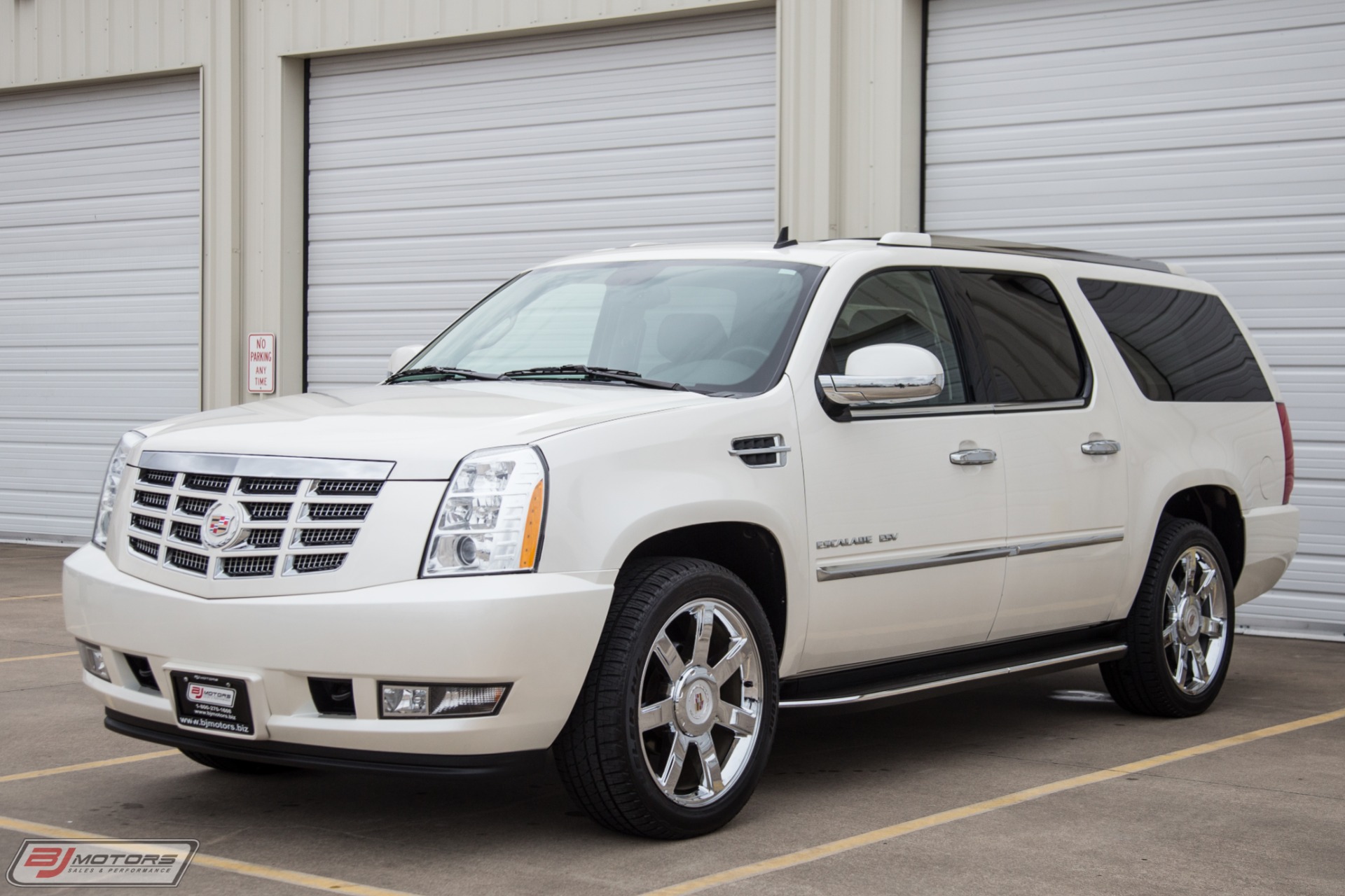 Used-2012-Cadillac-Escalade-ESV-Luxury