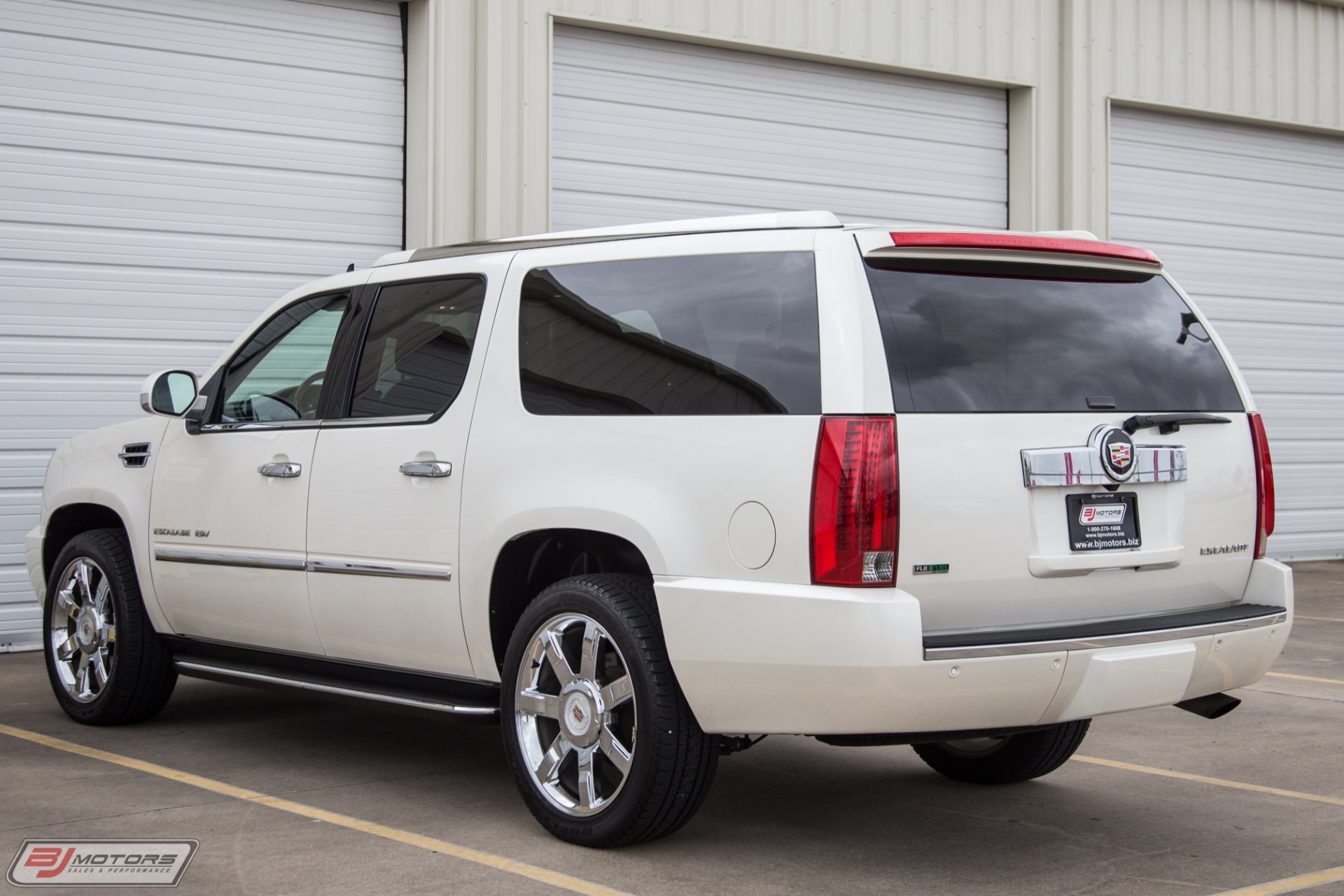 Used-2012-Cadillac-Escalade-ESV-Luxury