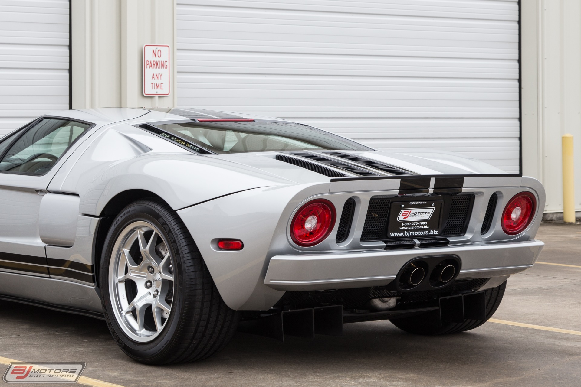 Used-2005-Ford-GT