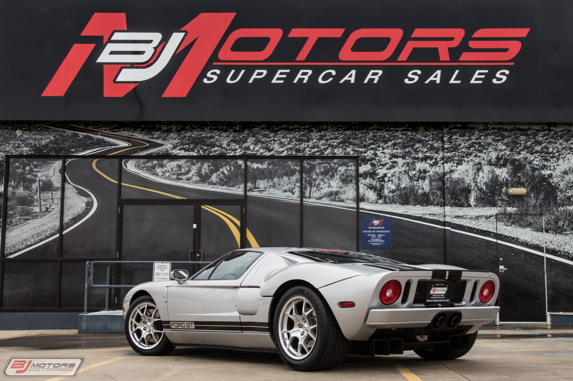 Used-2005-Ford-GT