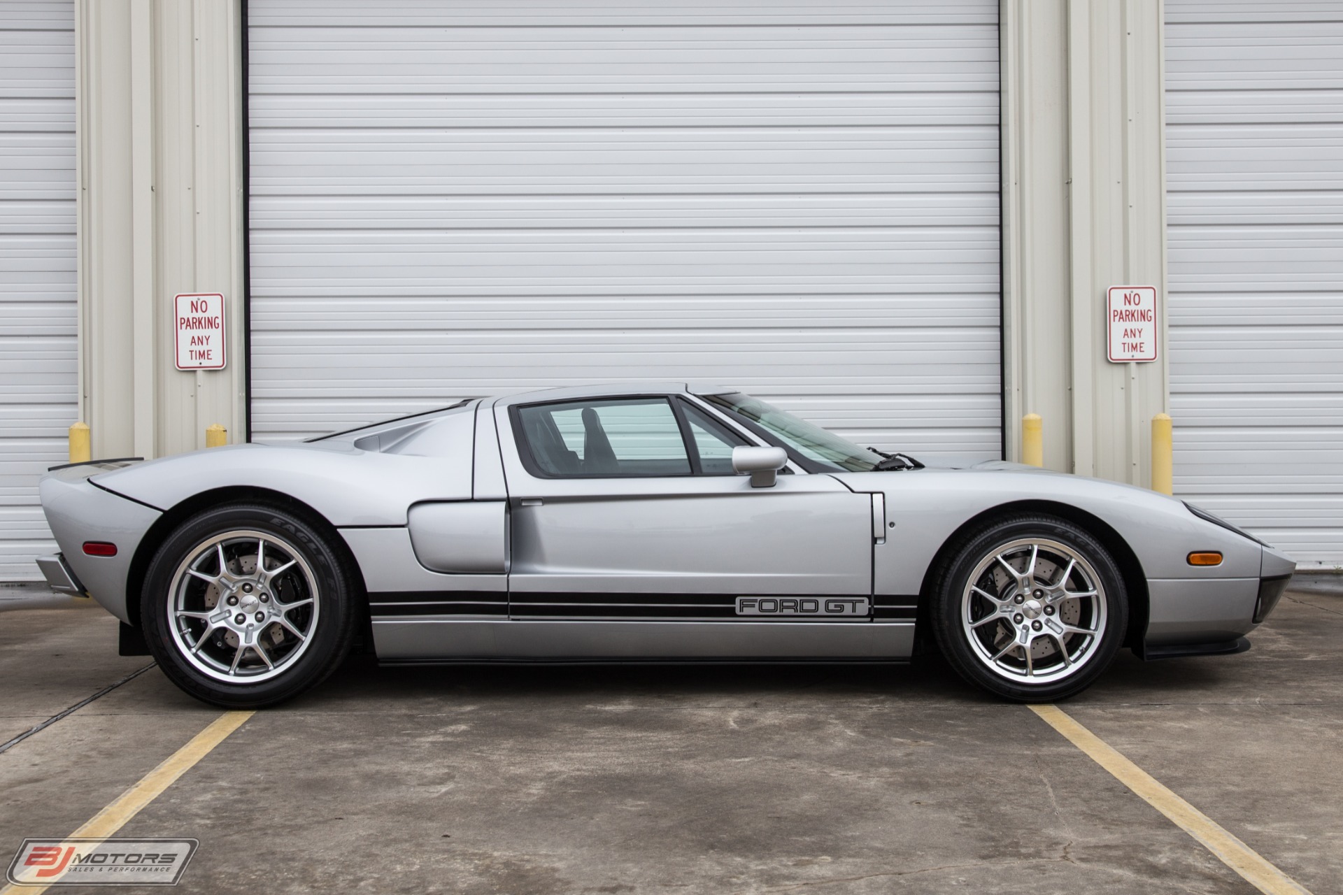 Used-2005-Ford-GT