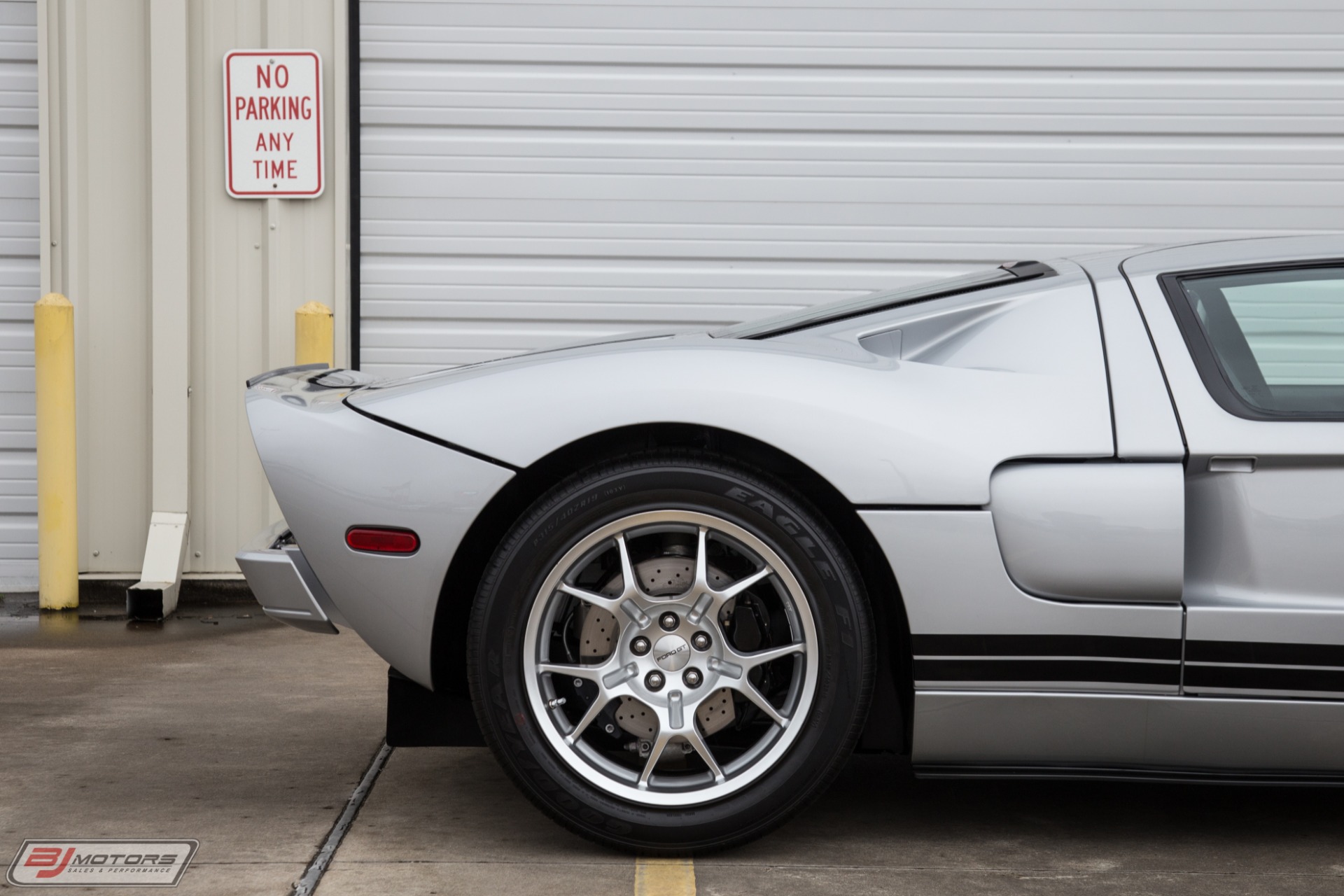 Used-2005-Ford-GT