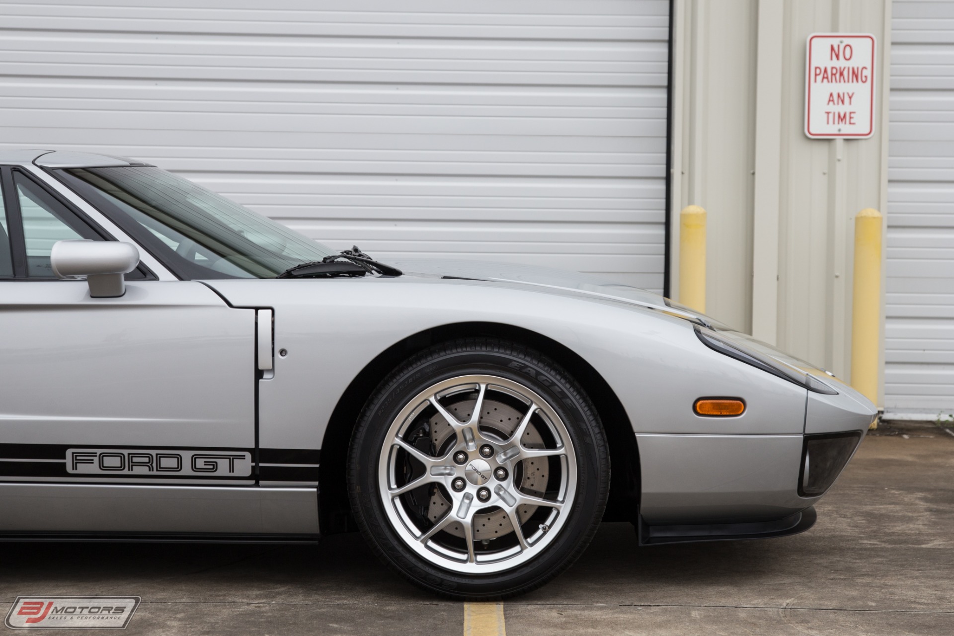 Used-2005-Ford-GT