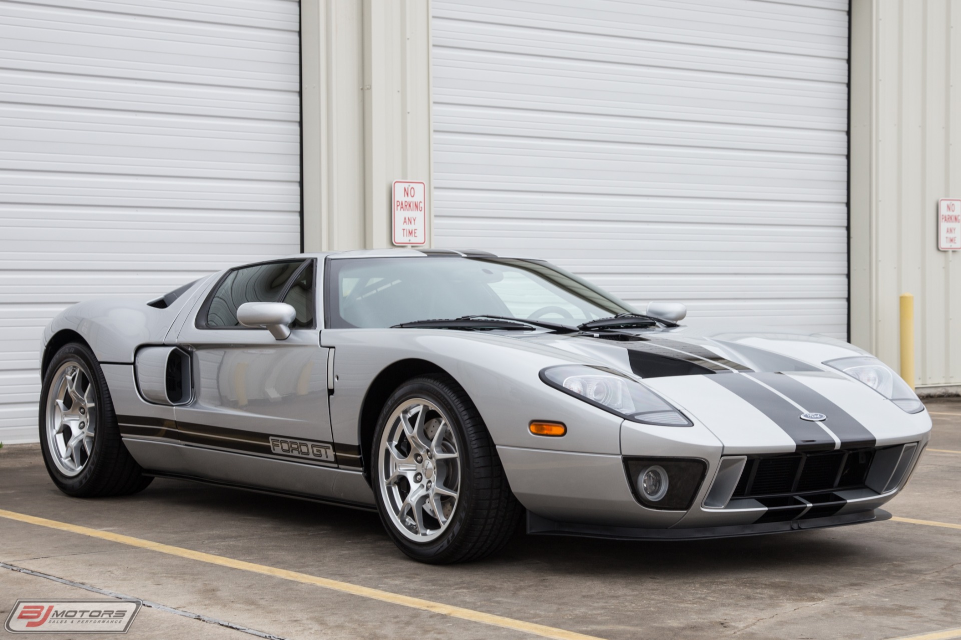 Used-2005-Ford-GT