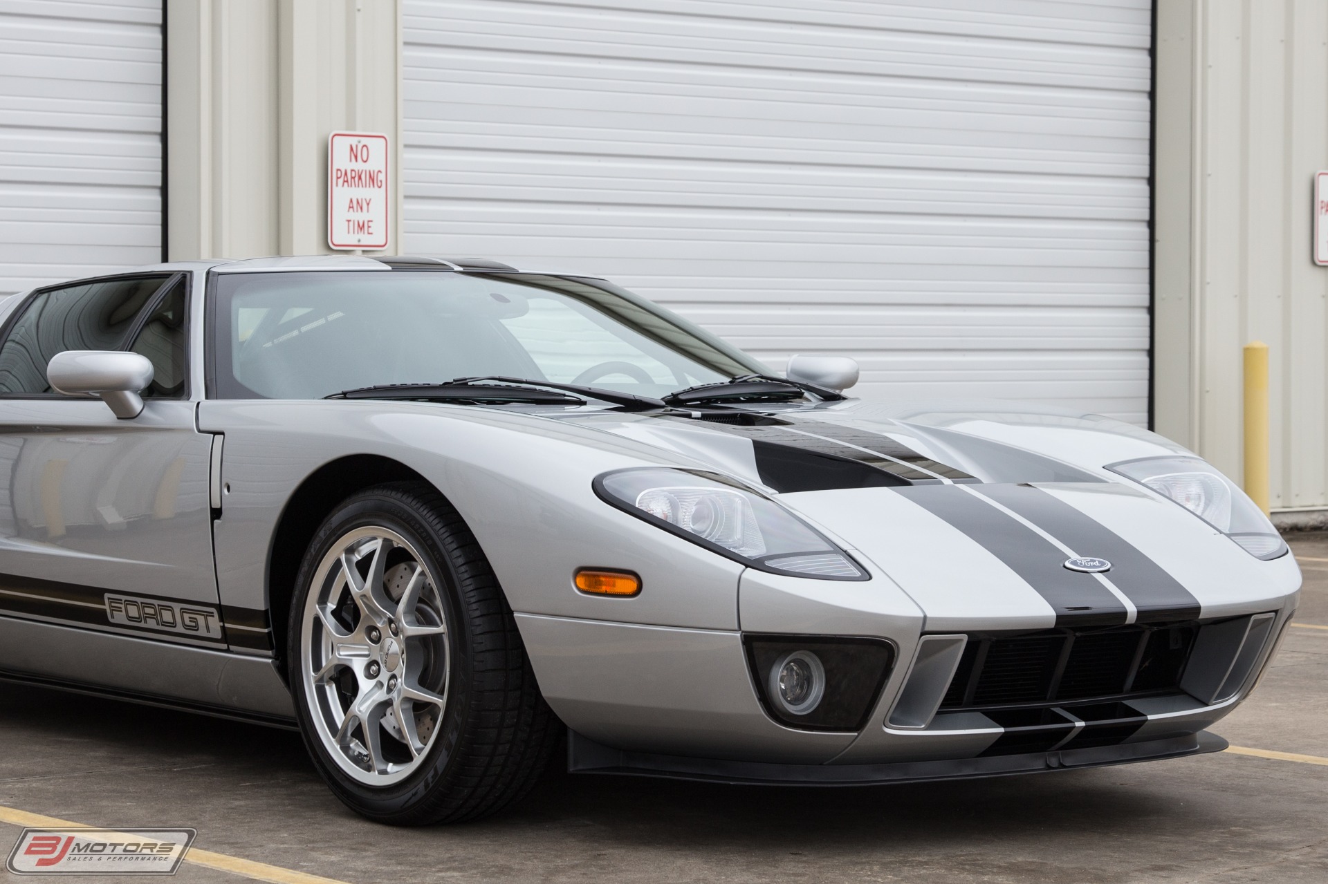 Used-2005-Ford-GT