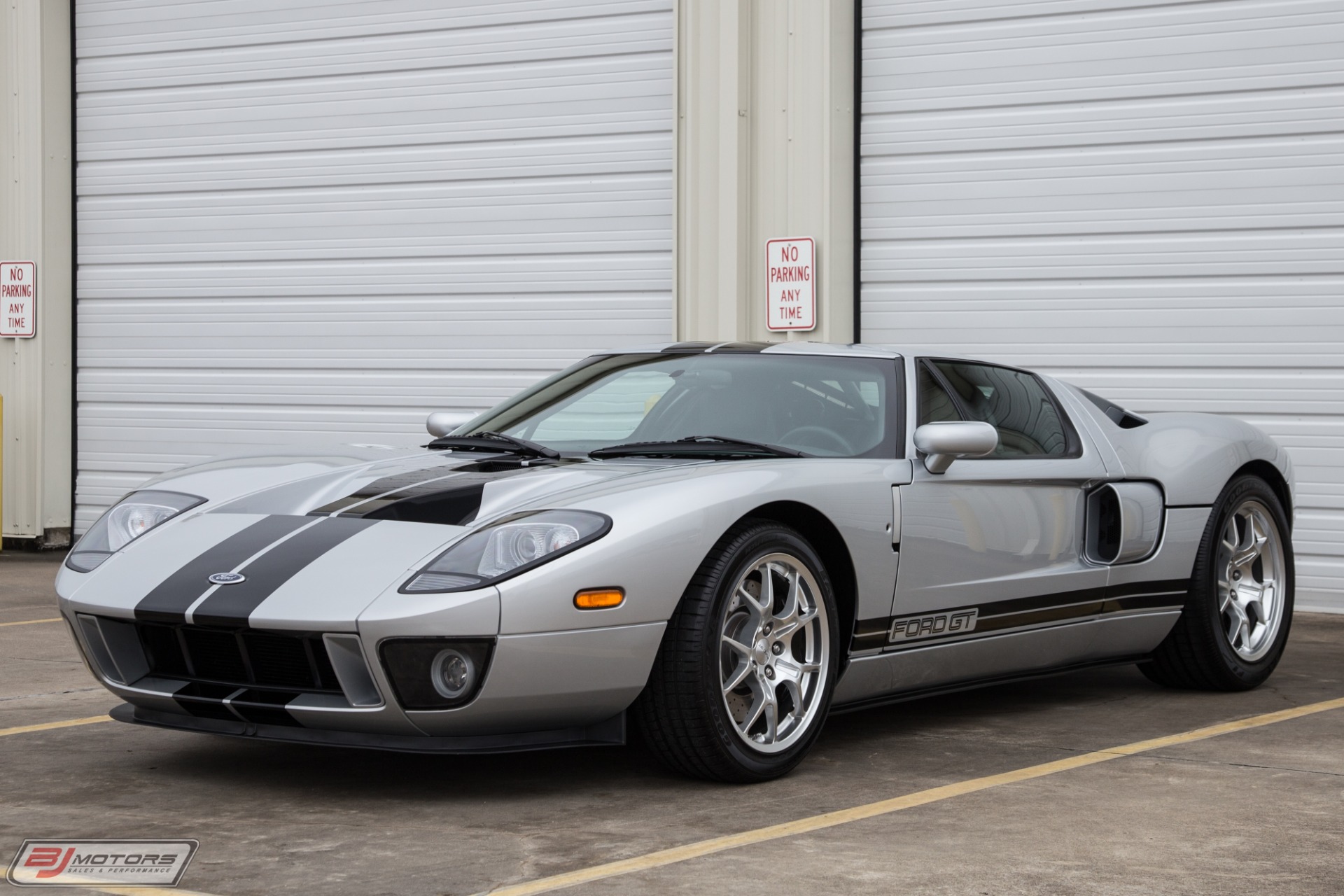 Used-2005-Ford-GT