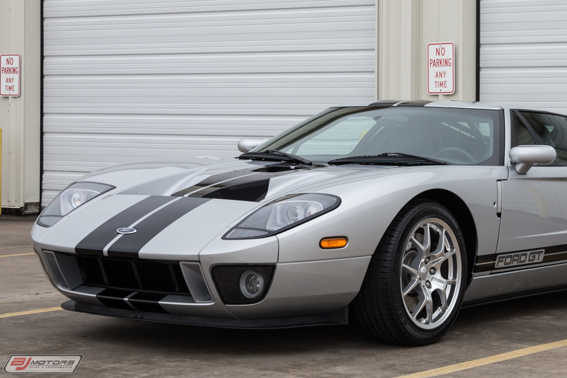 Used-2005-Ford-GT