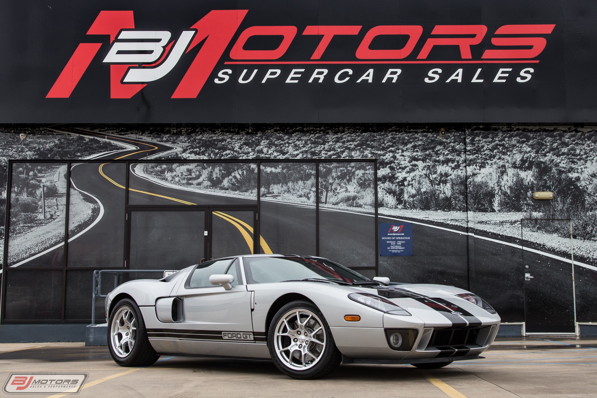 Used-2005-Ford-GT