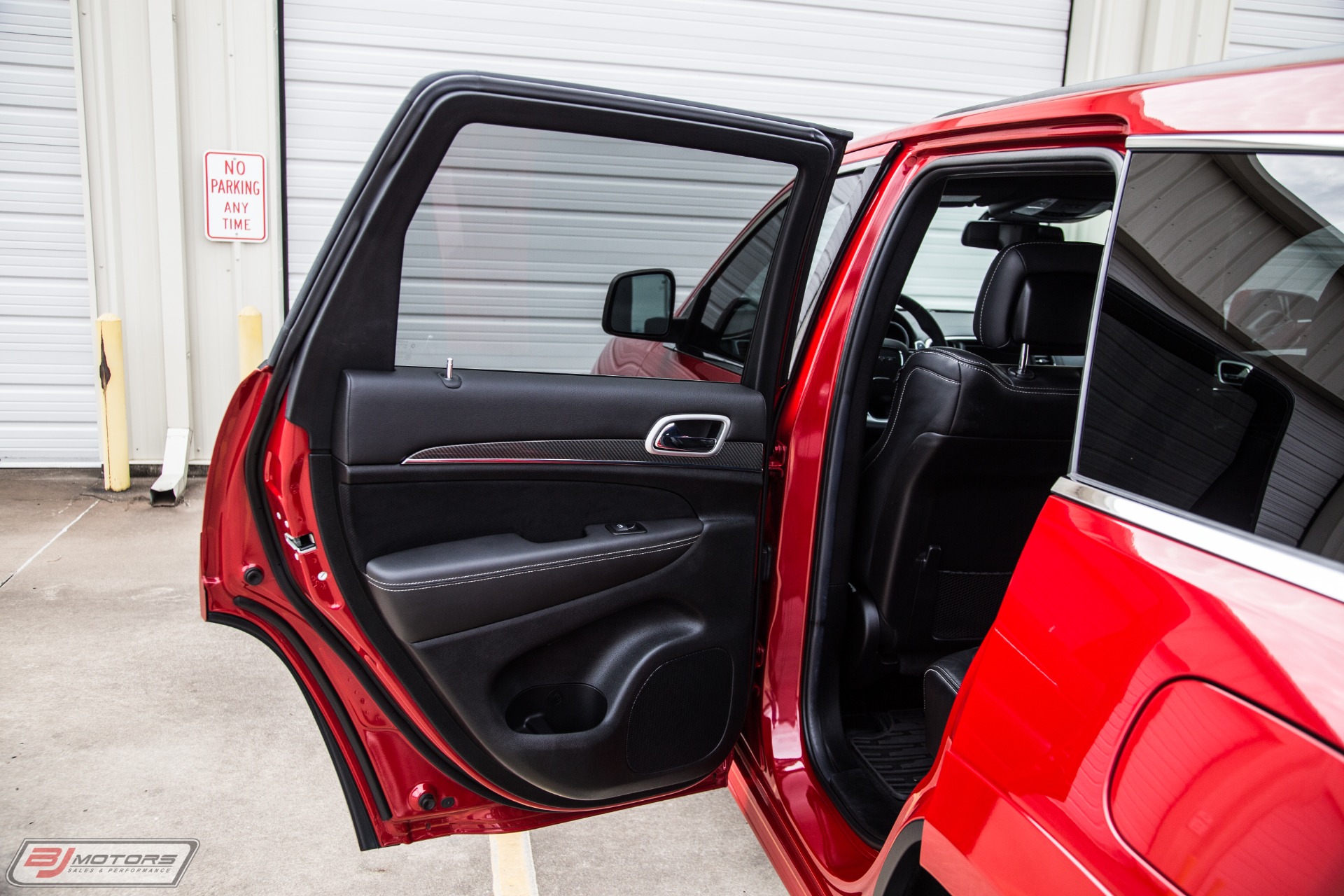 Used-2014-Jeep-Grand-Cherokee-SRT