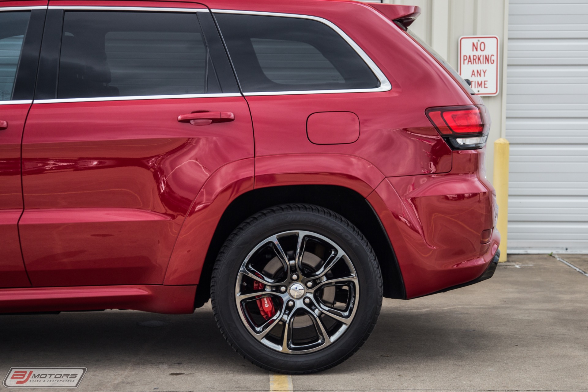 Used-2014-Jeep-Grand-Cherokee-SRT